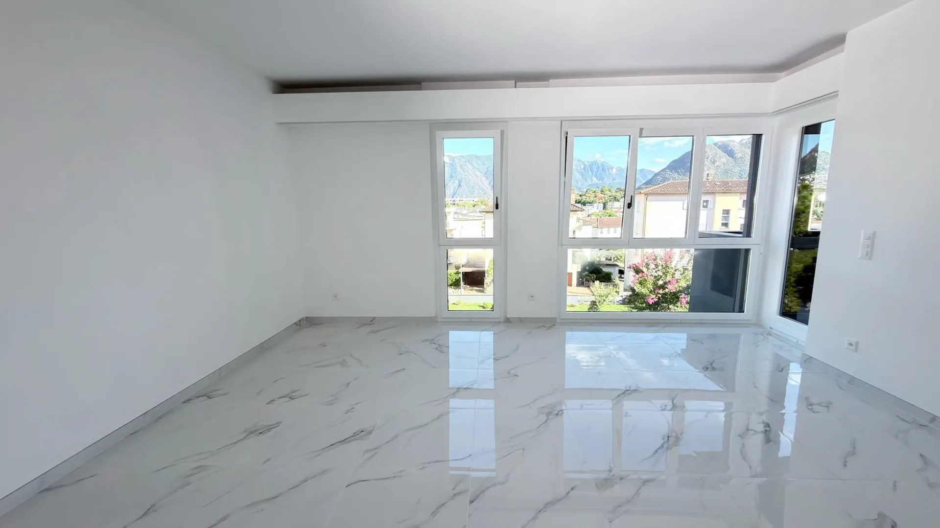Lugano-Breganzona: elegant 3.5-room apartment of 105 m², newly renovated with terrace