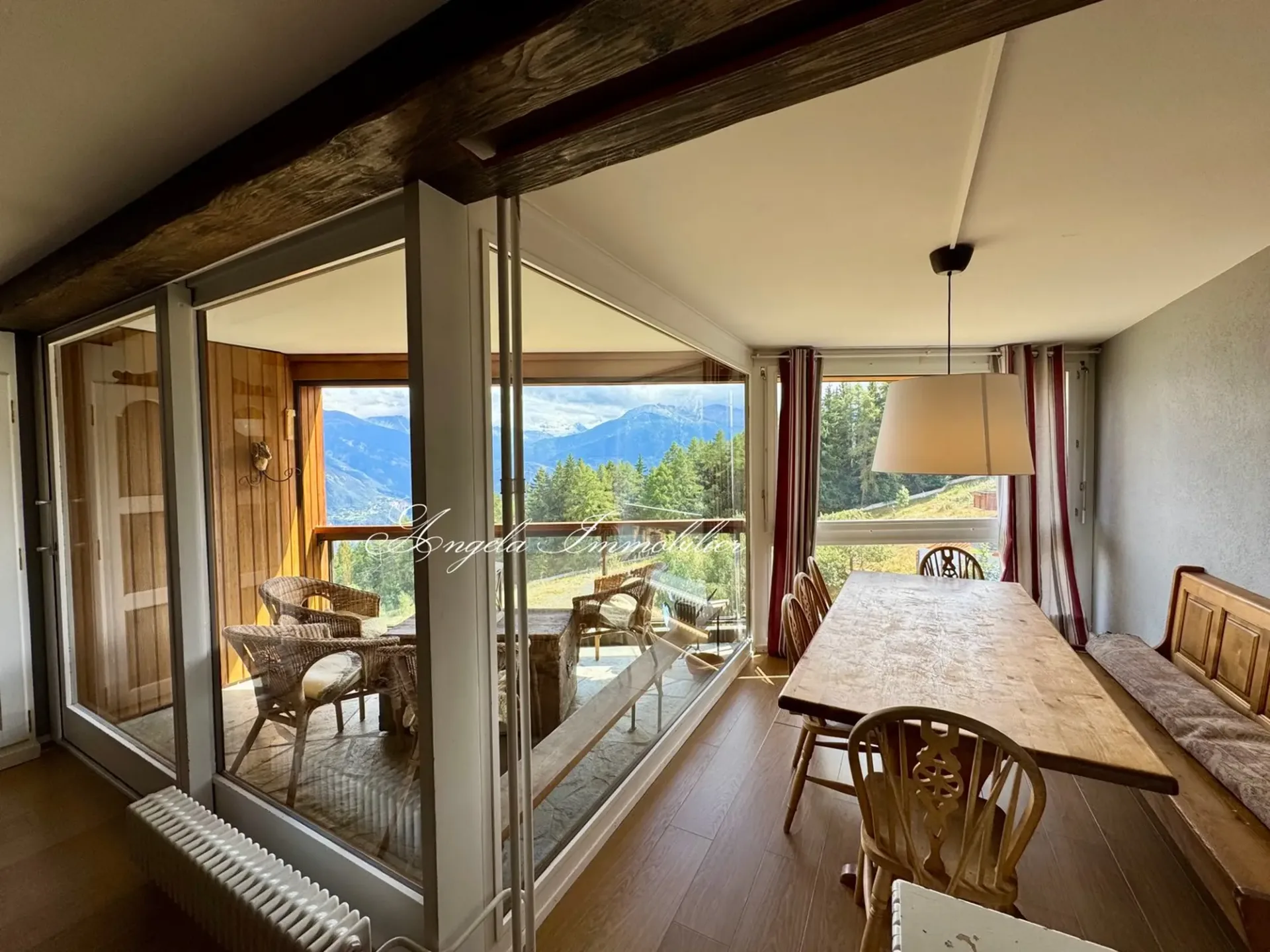 Ampio appartamento di 5 locali con vista mozzafiato sulle Alpi a Crans-Montana