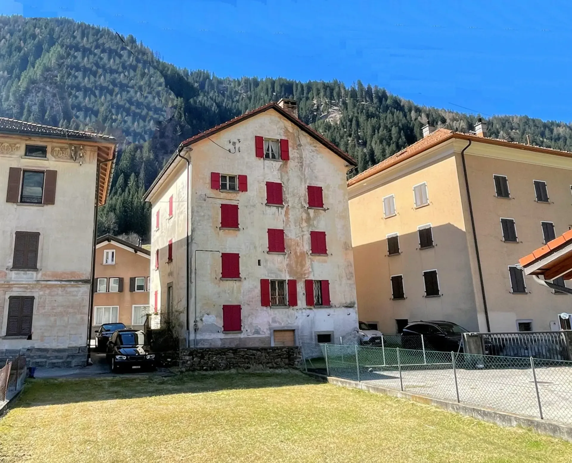 Einfamilienhaus in der Tessiner Region zur Renovierung in zentraler Lage des Dorfkerns