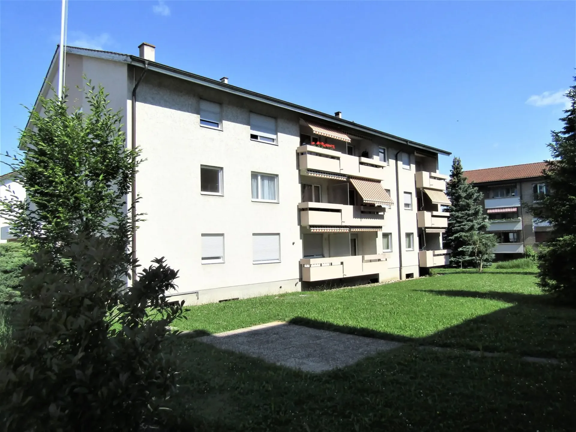Apartment for seniors Muttenz 1.0 room apartment with balcony and elevator