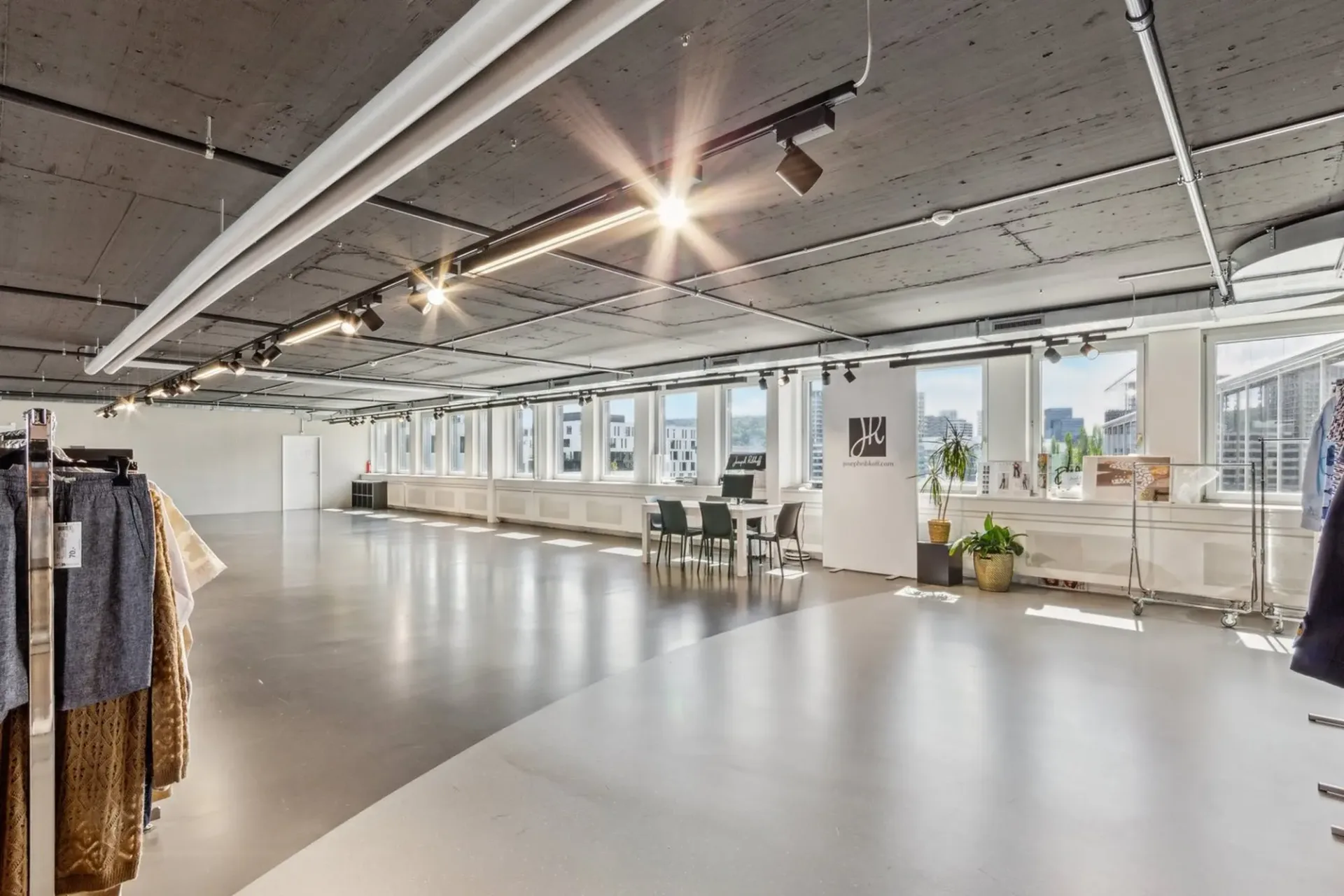 Trendige Büro-/Showroomfläche mit vielseitigen Nutzungsmöglichkeiten