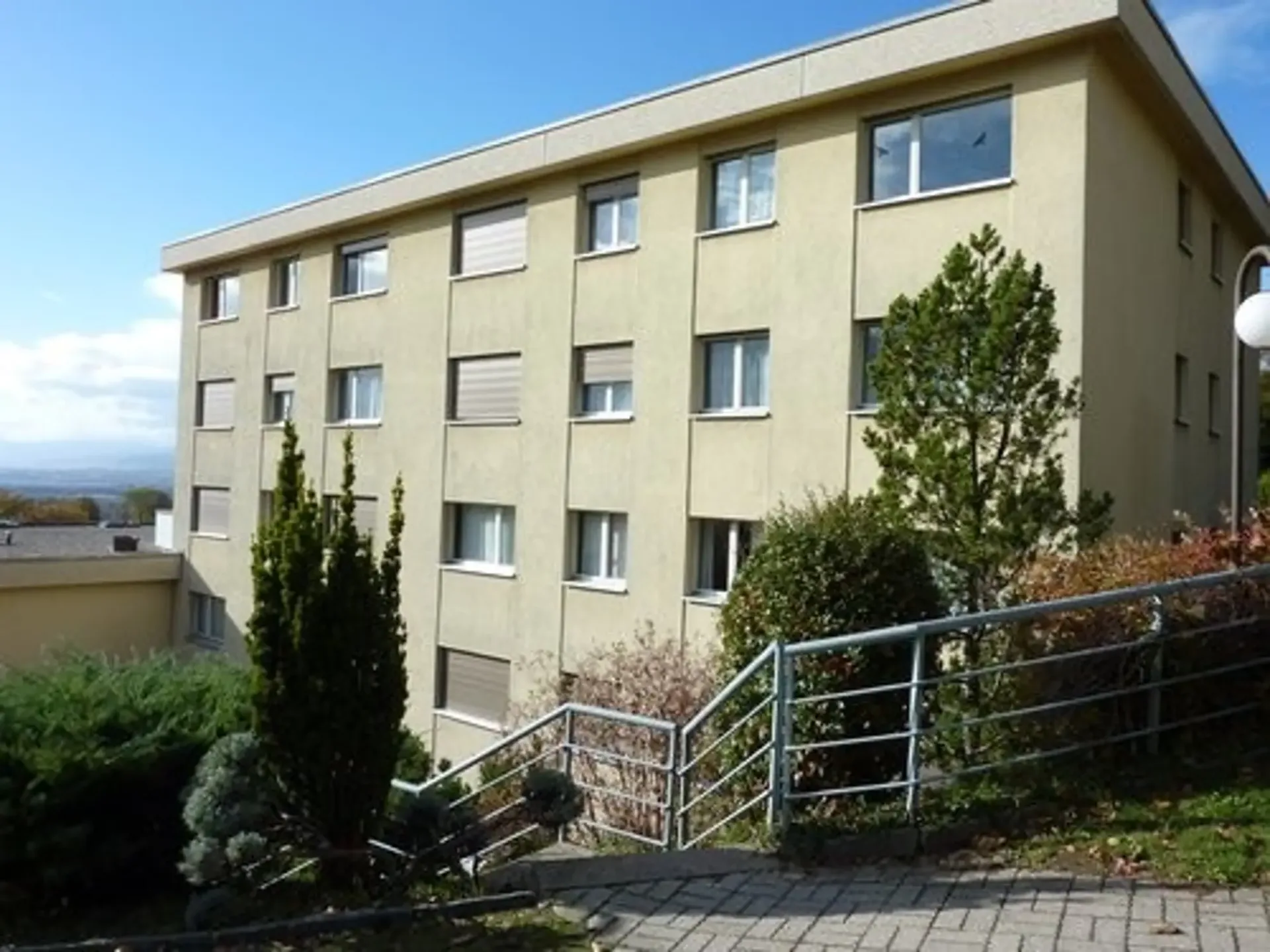Not to be missed! Beautiful apartment close to all amenities!