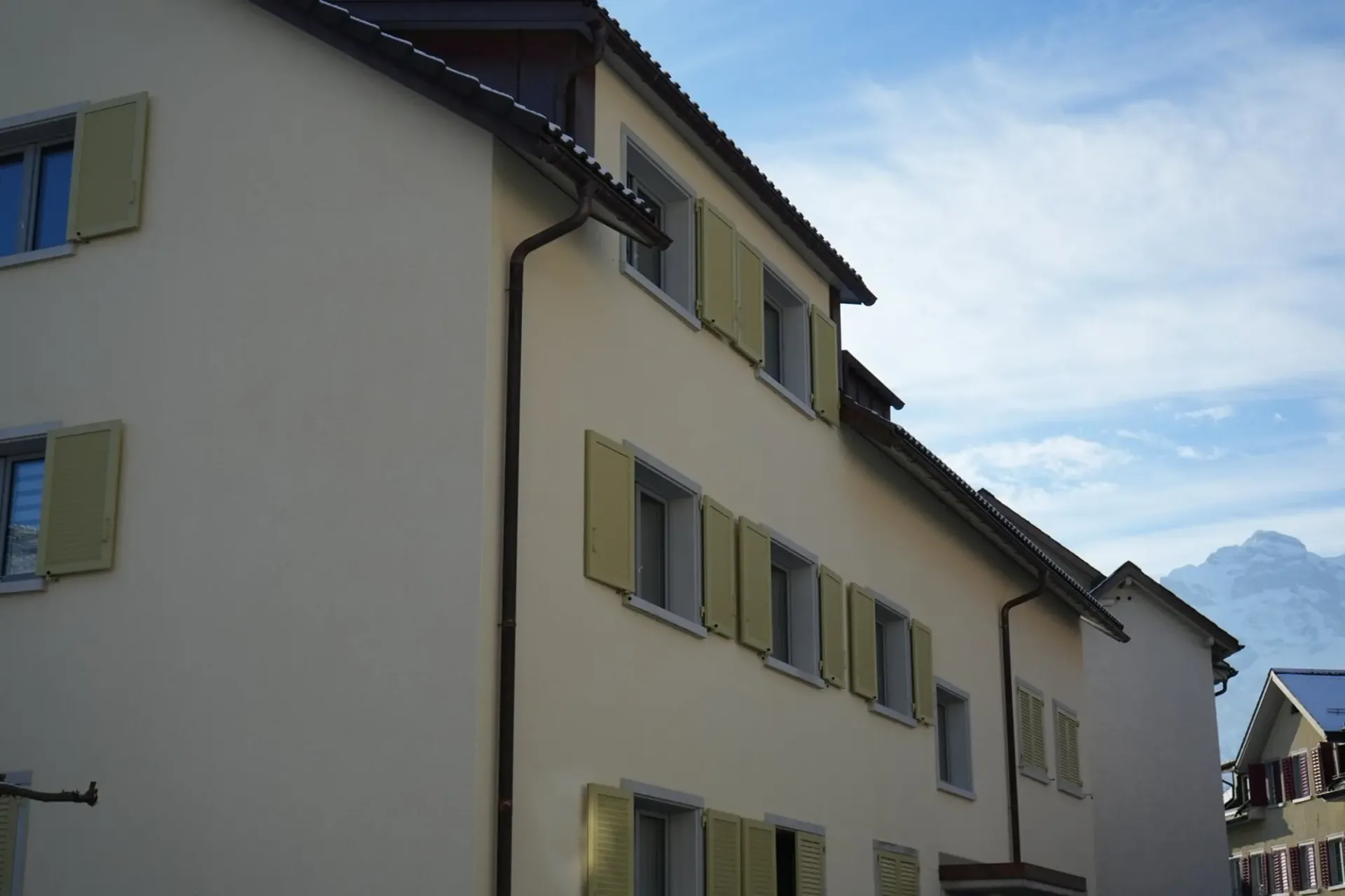Incantevole appartamento di 3.5 locali con balcone e vista sulla montagna a Näfels