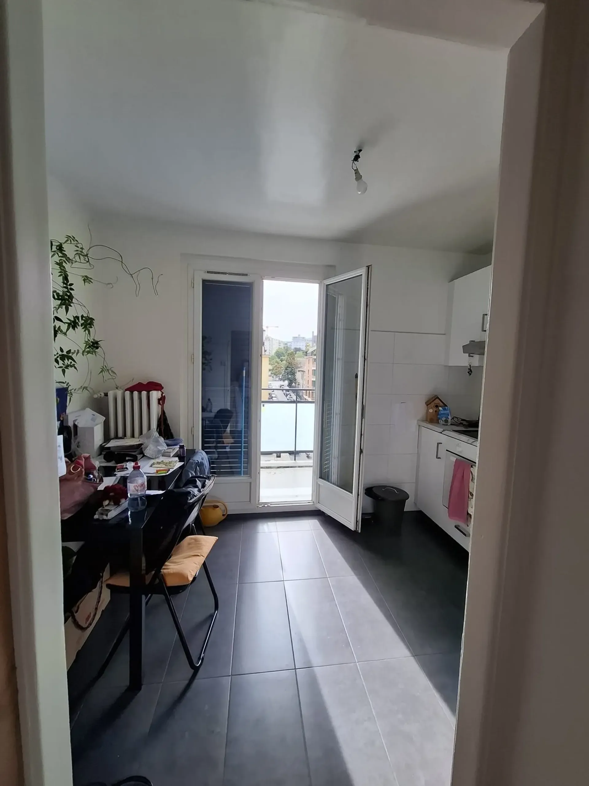 Charmantes 2-Zimmer-Wohnung mit Balkon im Herzen von Eaux-vives im letzten Stock