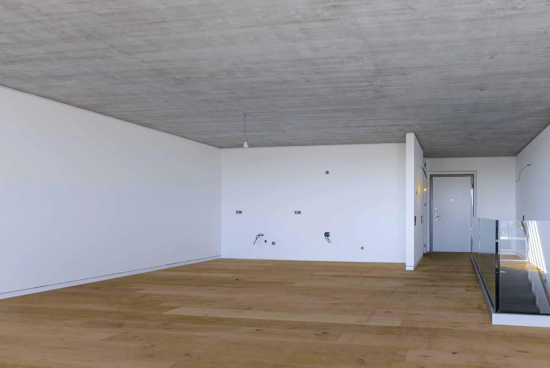 STUPENDES 4.5-ZIMMER-WOHNUNG MIT GROßEN TERRASSEN IN GRÜNER LAGE IN RANCATE