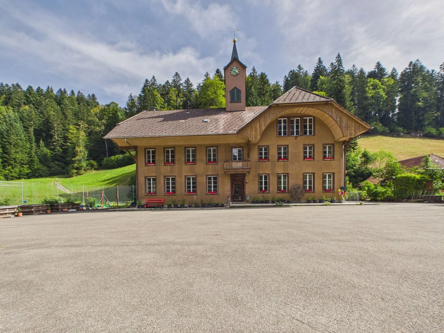 Proprietà unica in Emmental - privacy garantita, 443 m² di spazio abitativo e spazio per le generazioni