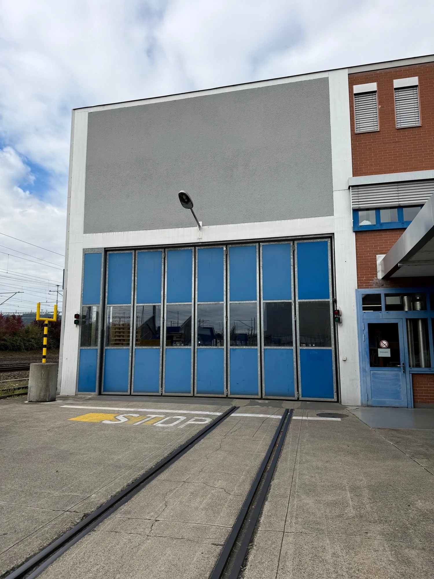 Espace de production et de stockage dans la zone industrielle de Dietikon