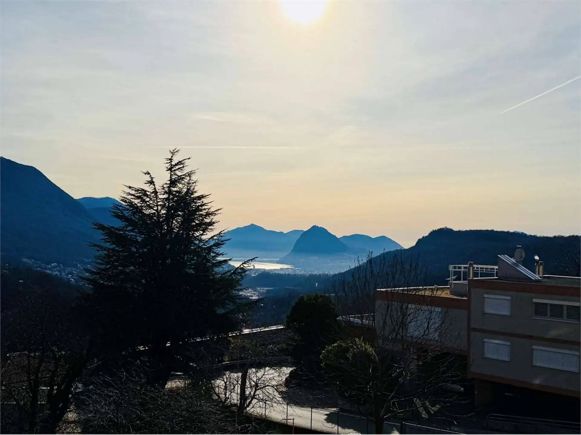 Lopagno -  ampio 2.5 locali con terrazza vista lago e piscina