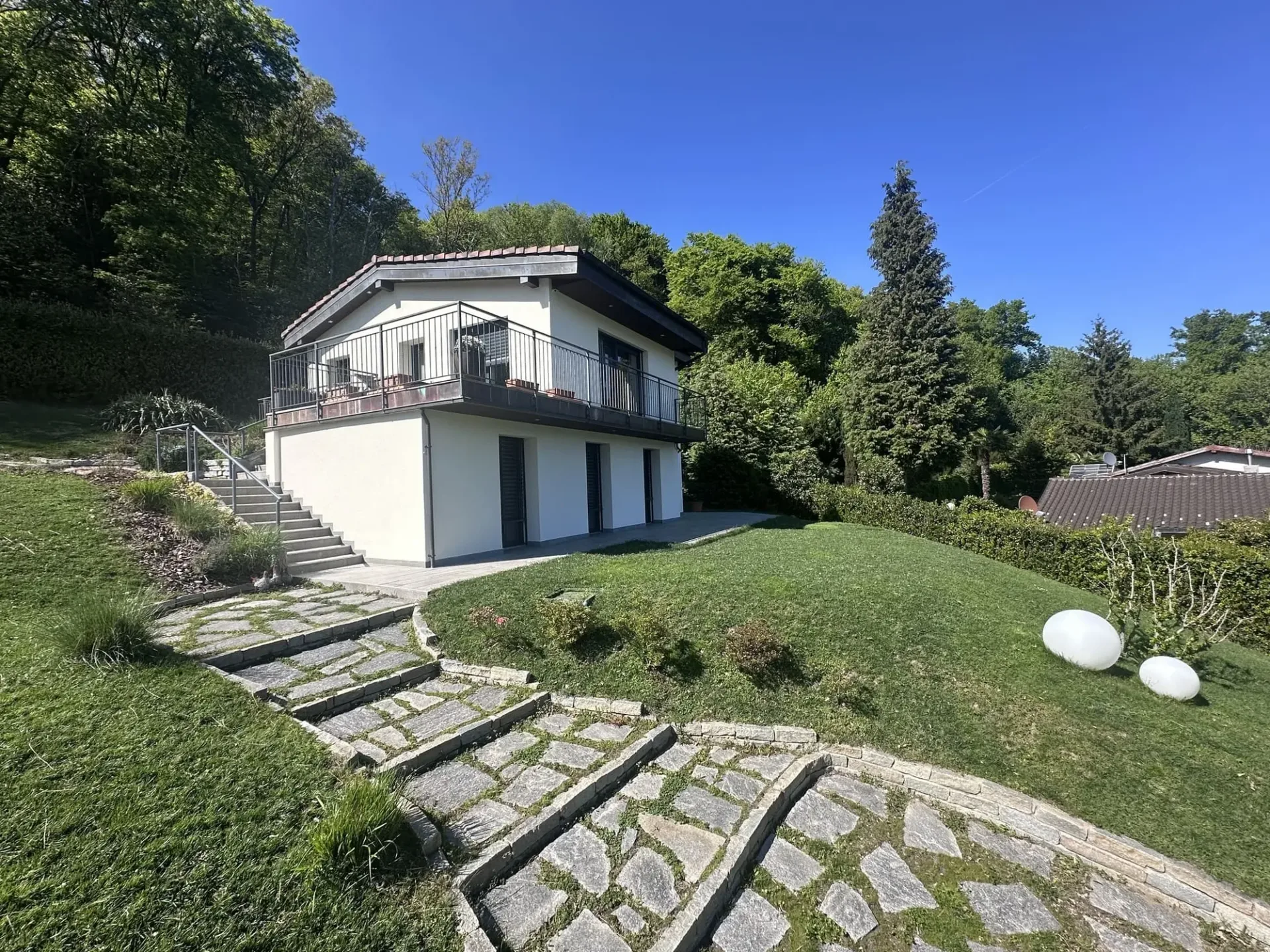 SPETTACULÄRE VILLA 5.5 MIT ATEMBERAUBENDER SEEVISTA