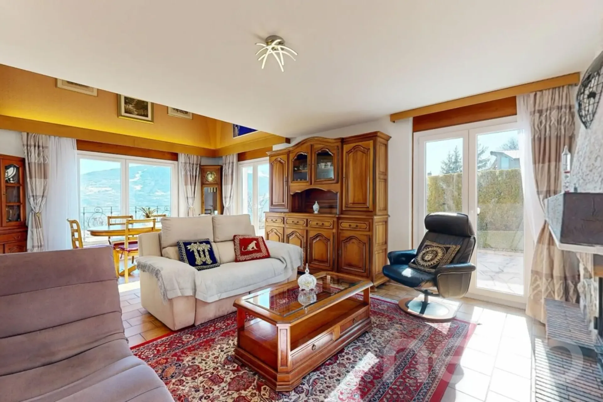 Villa individuelle - vue imprenable et studio indépendant à Daillon