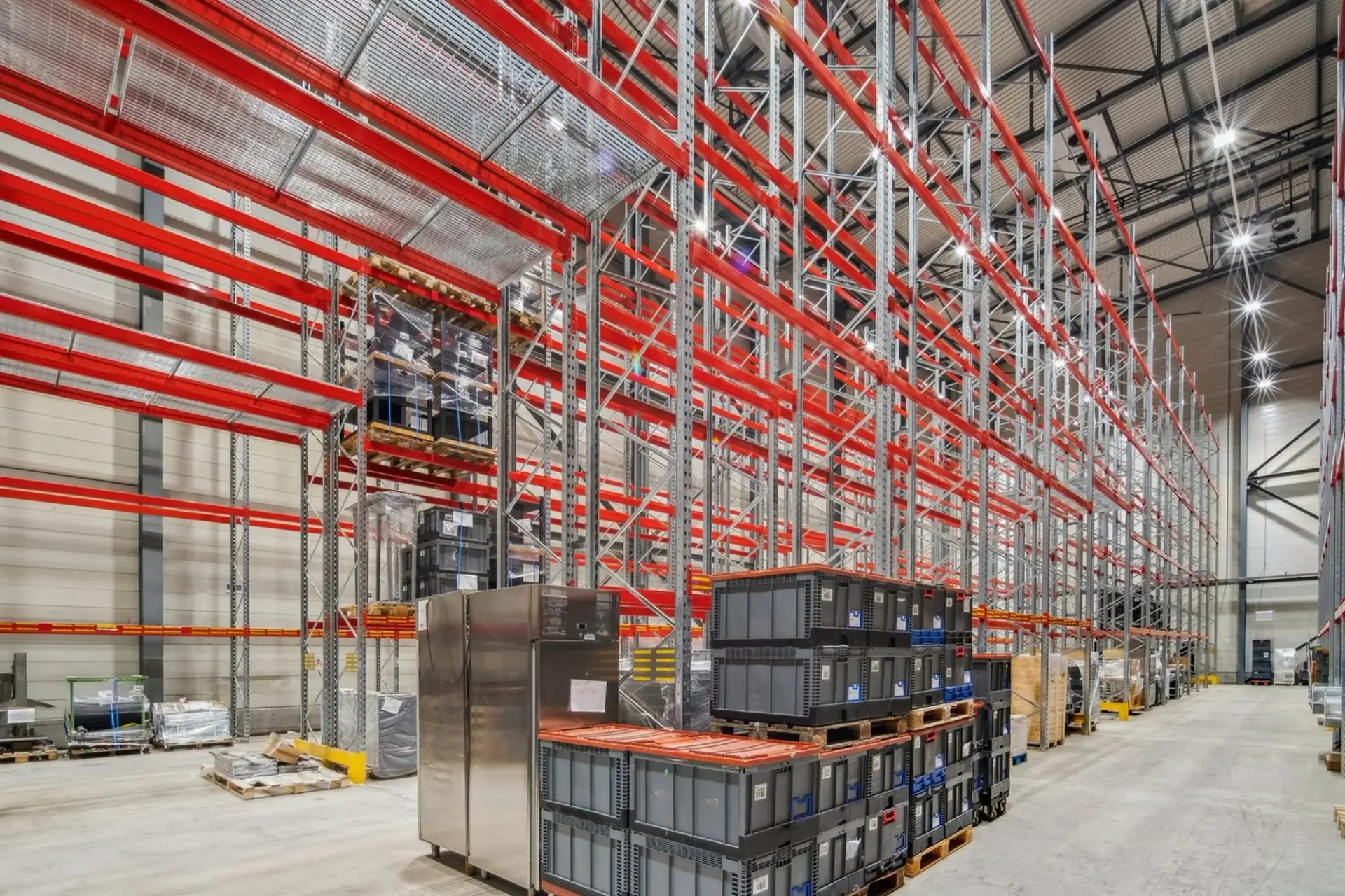 Lager-/Logistikfläche - ZU VERMIETEN