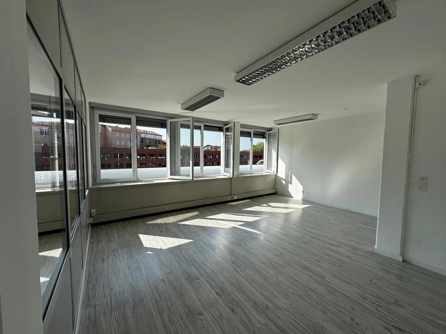 Mendrisio – prossimo a Piazzale Alle Valle | Ufficio signorile di 50 m²