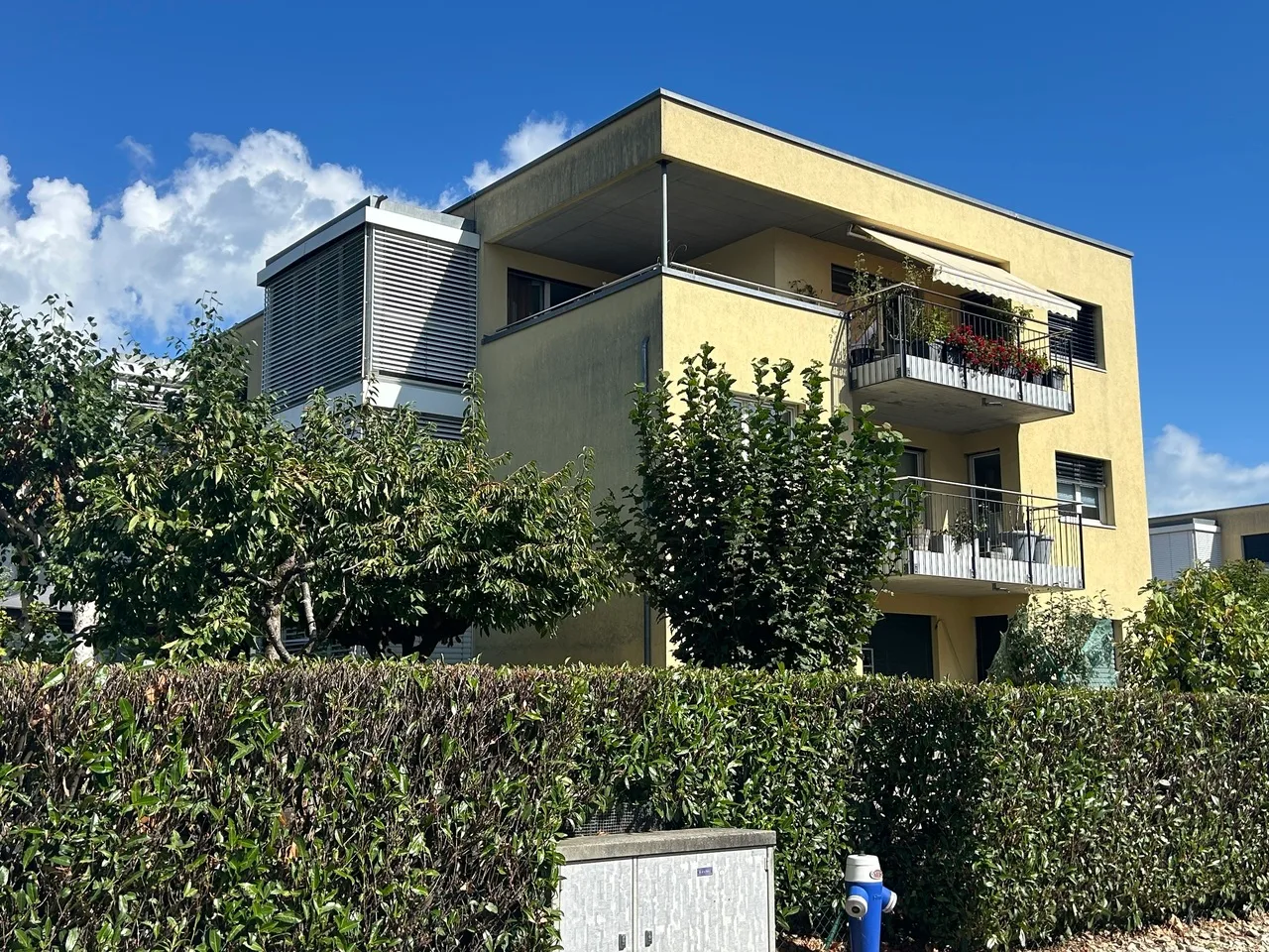 Zu vermieten: Superbe Büroflächen mit 3,5 Zimmern und Parkplatz