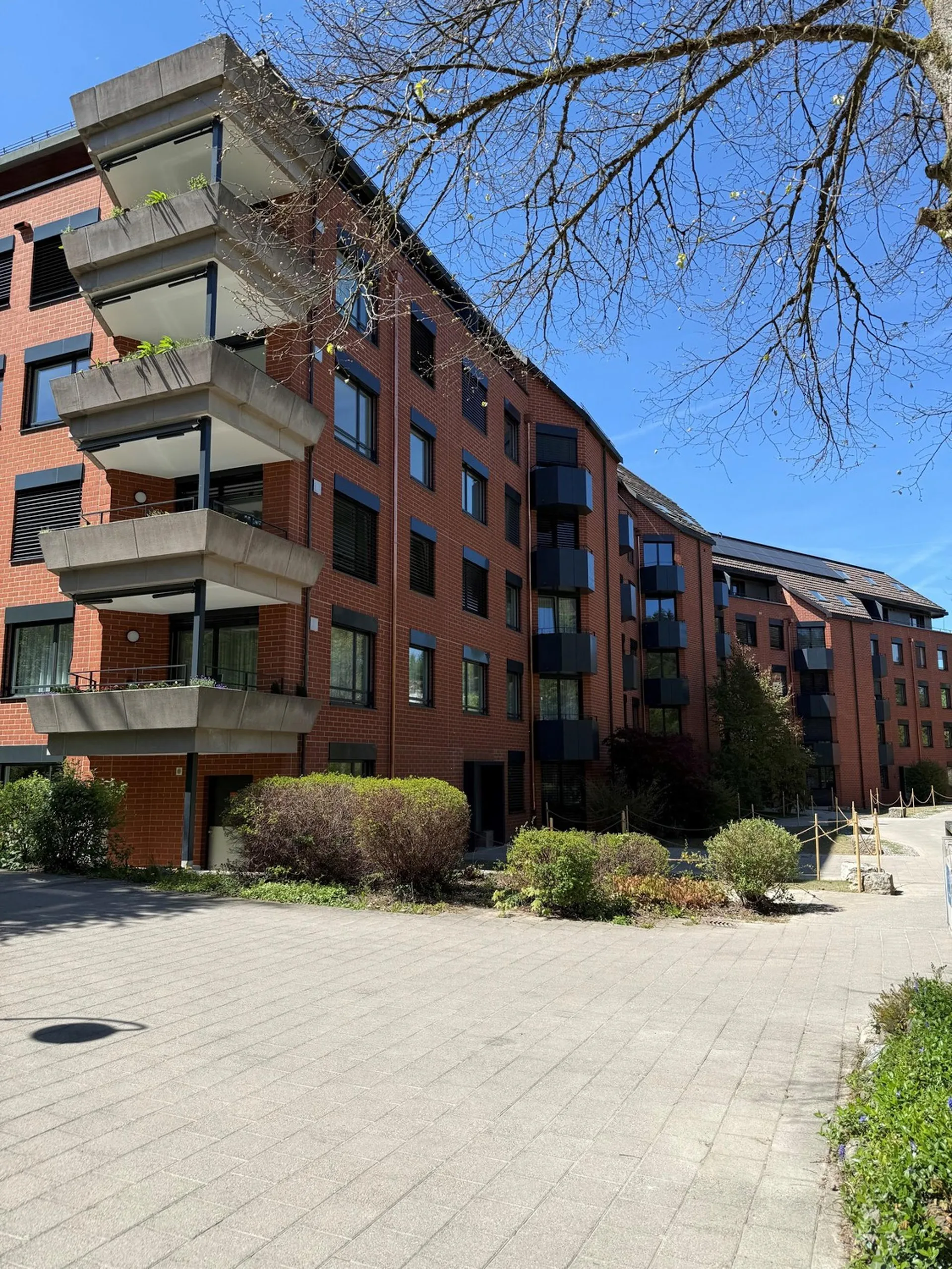 Grosszügige 3.5 Zimmer-Wohnung mit 115m² im Brünnlipark Opfikon