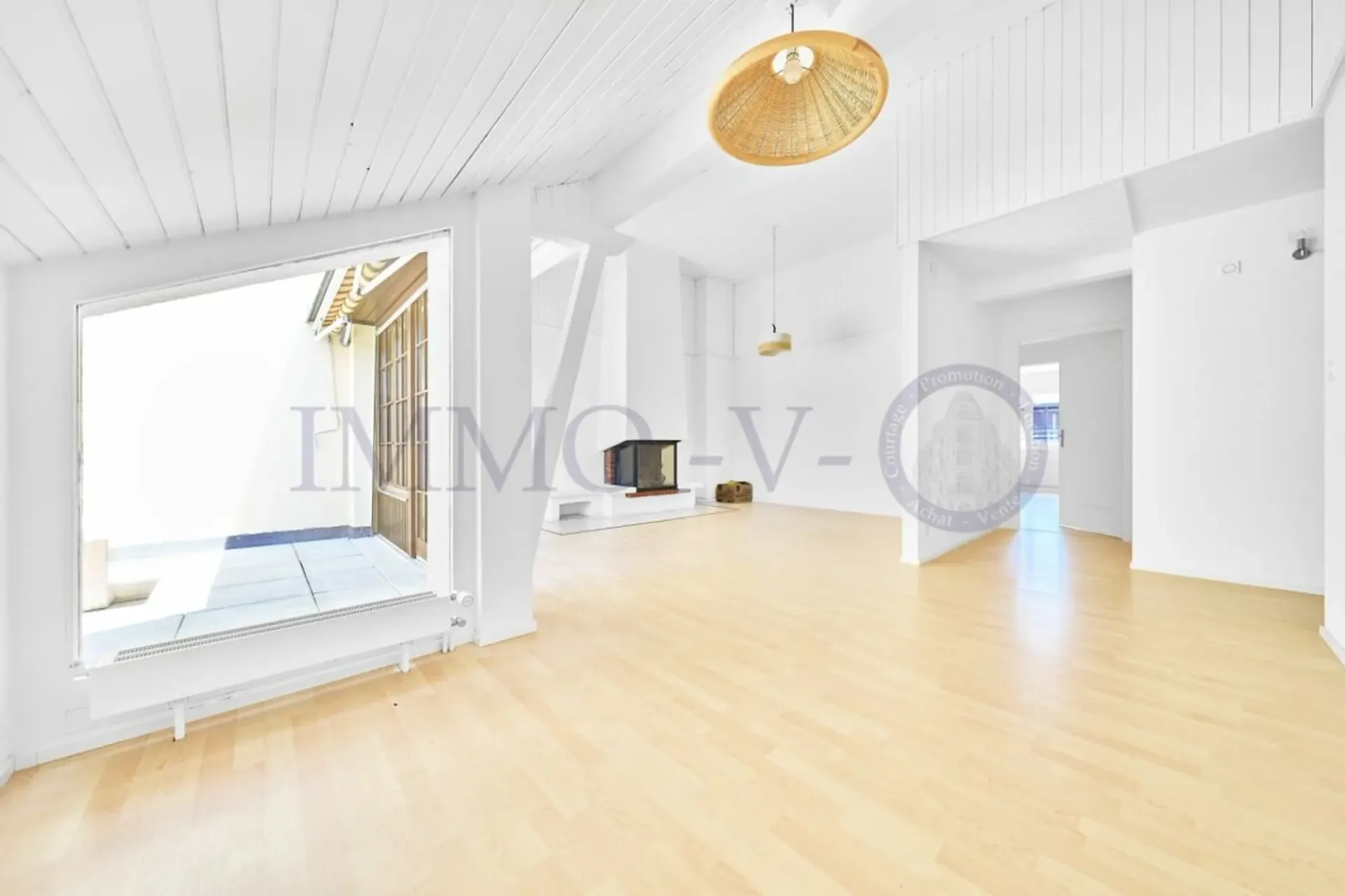 SPACIOUS RENOVATED ATTIC WITH CHARACTER WITH BALCONY-TERRACE AND LAKE VIEW