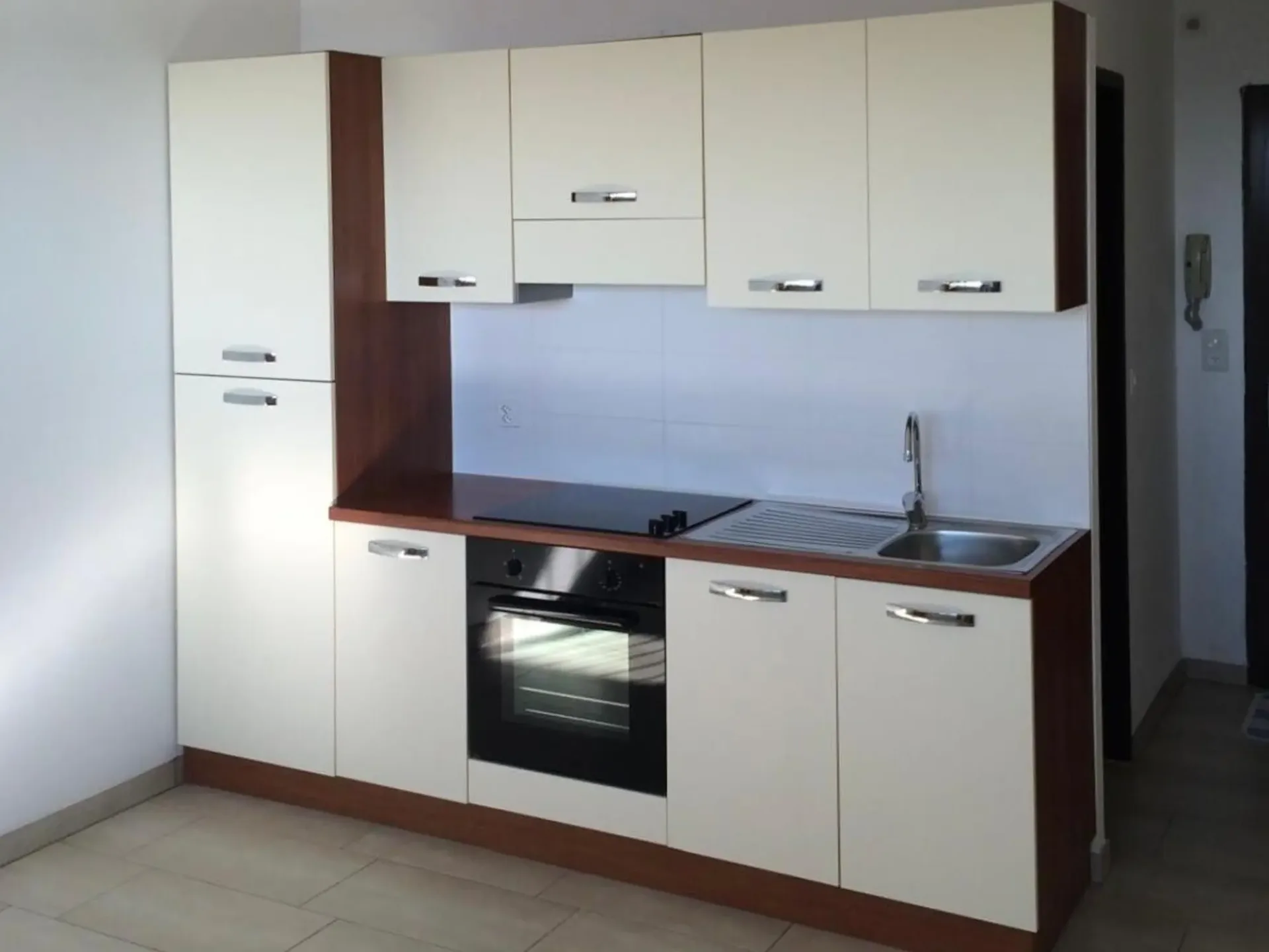Cozy and bright commercial space in Aldesago