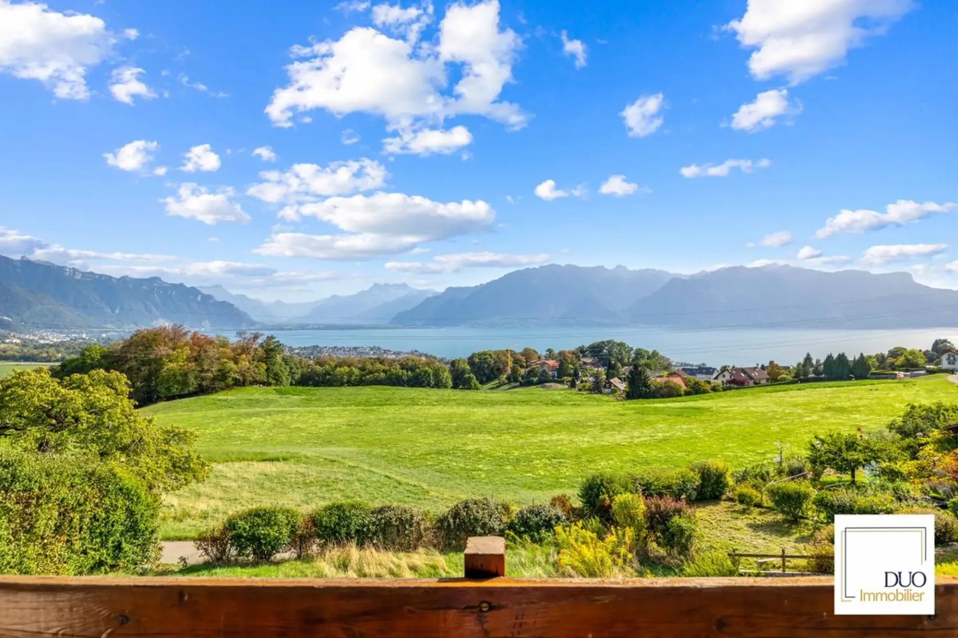 Semi-detached house with 5.5 rooms and panoramic view of Lake Geneva
