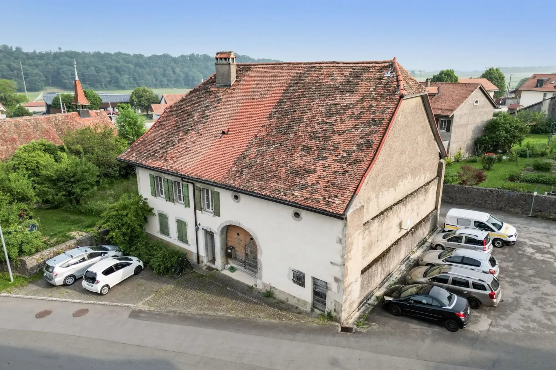Ensemble von Immobilien zur Renovierung im Herzen von Baulmes, 2'934 m
