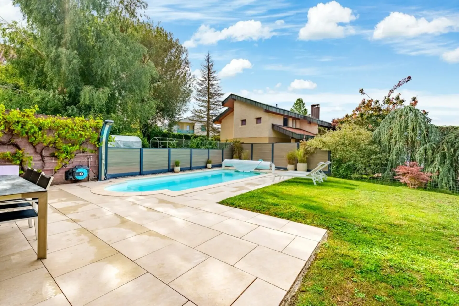 Prächtige Architekten-Villa mit 7,5 Zimmern, beheiztem Pool und Whirlpool in Corcelles-près-Payerne