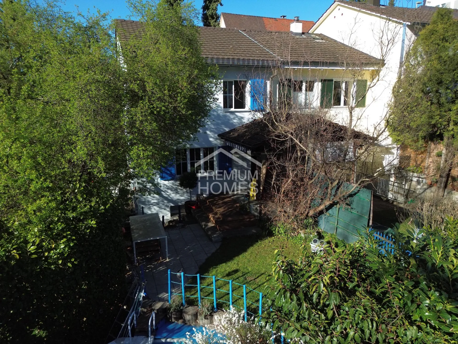 Attraktives Reiheneckhaus mit viel Privatsphäre und Garten