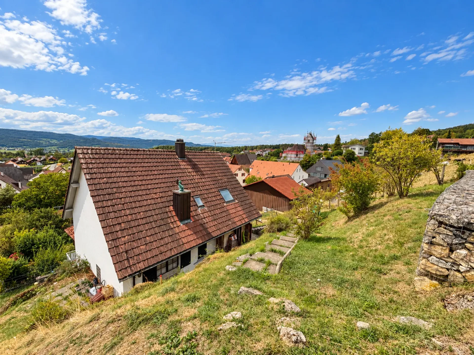 Freistehendes Einfamilienhaus mit Weitblick über das Laufental
