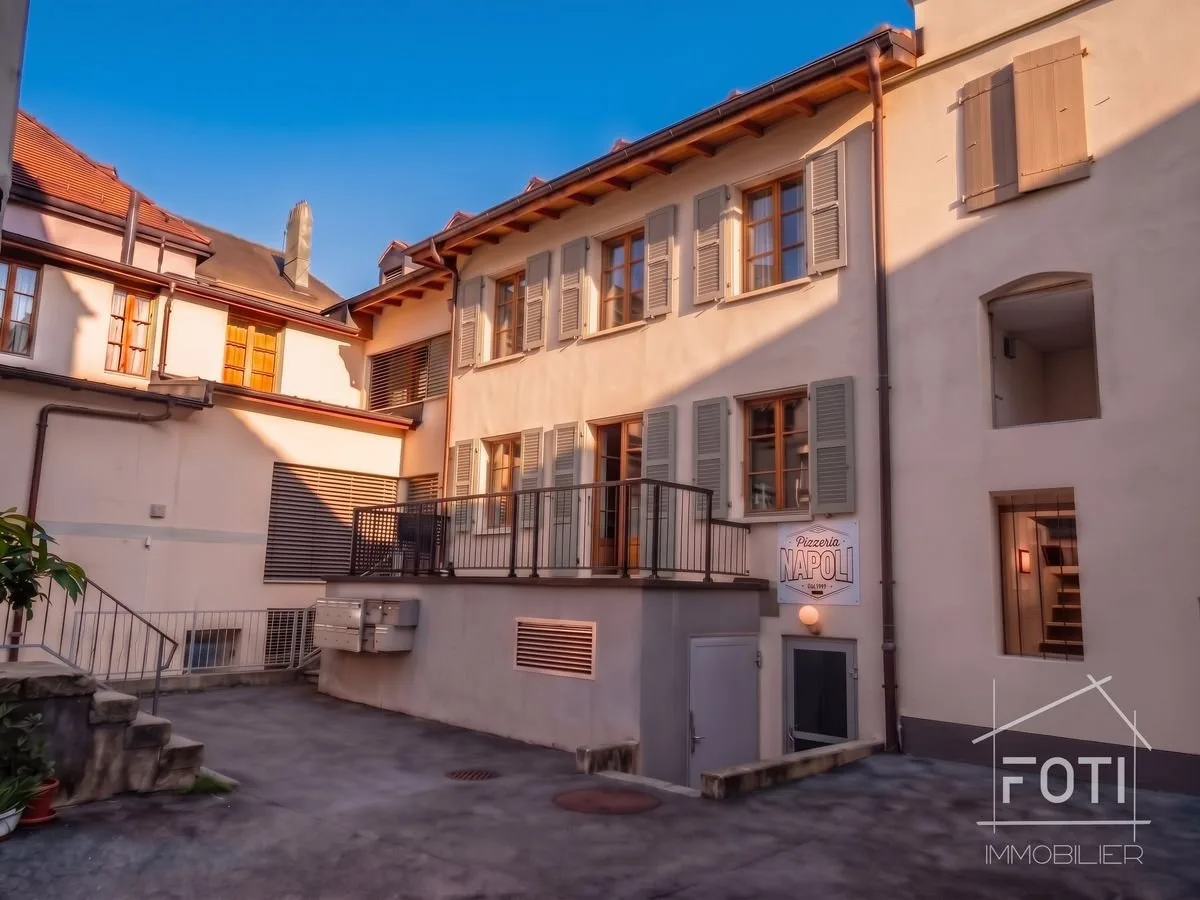 Rental property building in the heart of St-Maurice with 11 fully rented units - 5%