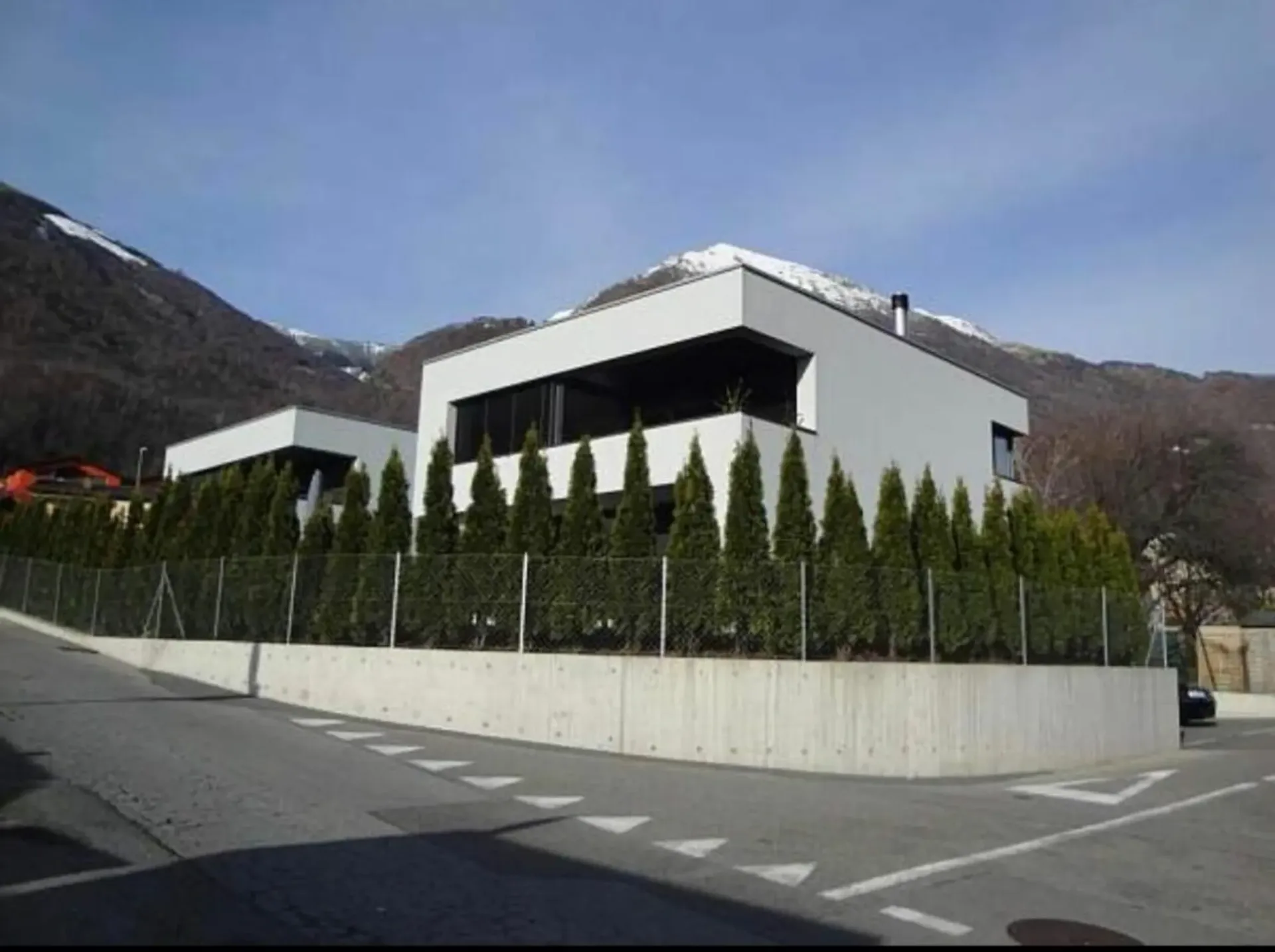 Schönes modernes Haus mitten in der Natur