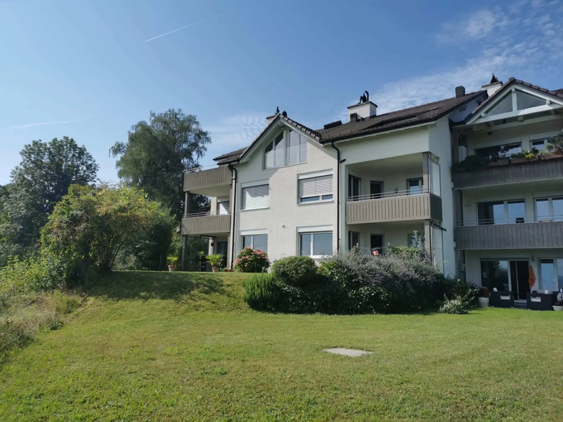 3.5-Zimmerwohnung mit neuer Küche und Seesicht