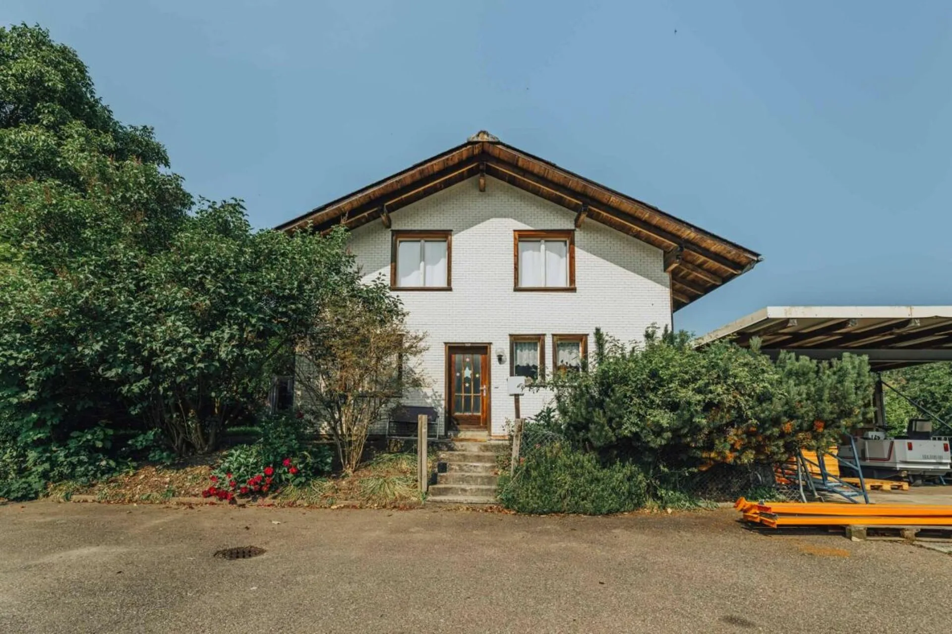 Zweifamilienhaus beim Bahnhof Kleindietwil - Viel Potenzial zum erschwinglichen Preis