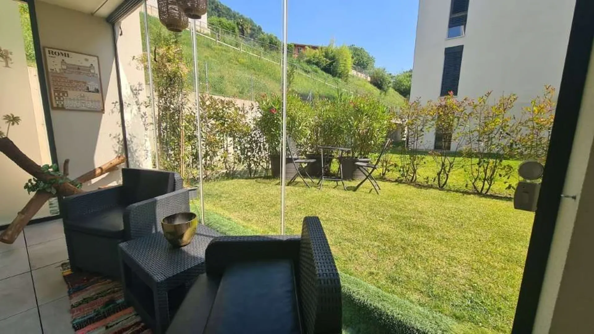 MENDRISIO: GROSSE 2.5 ZIMMER WOHNUNG MIT VERANDA UND GARTEN
