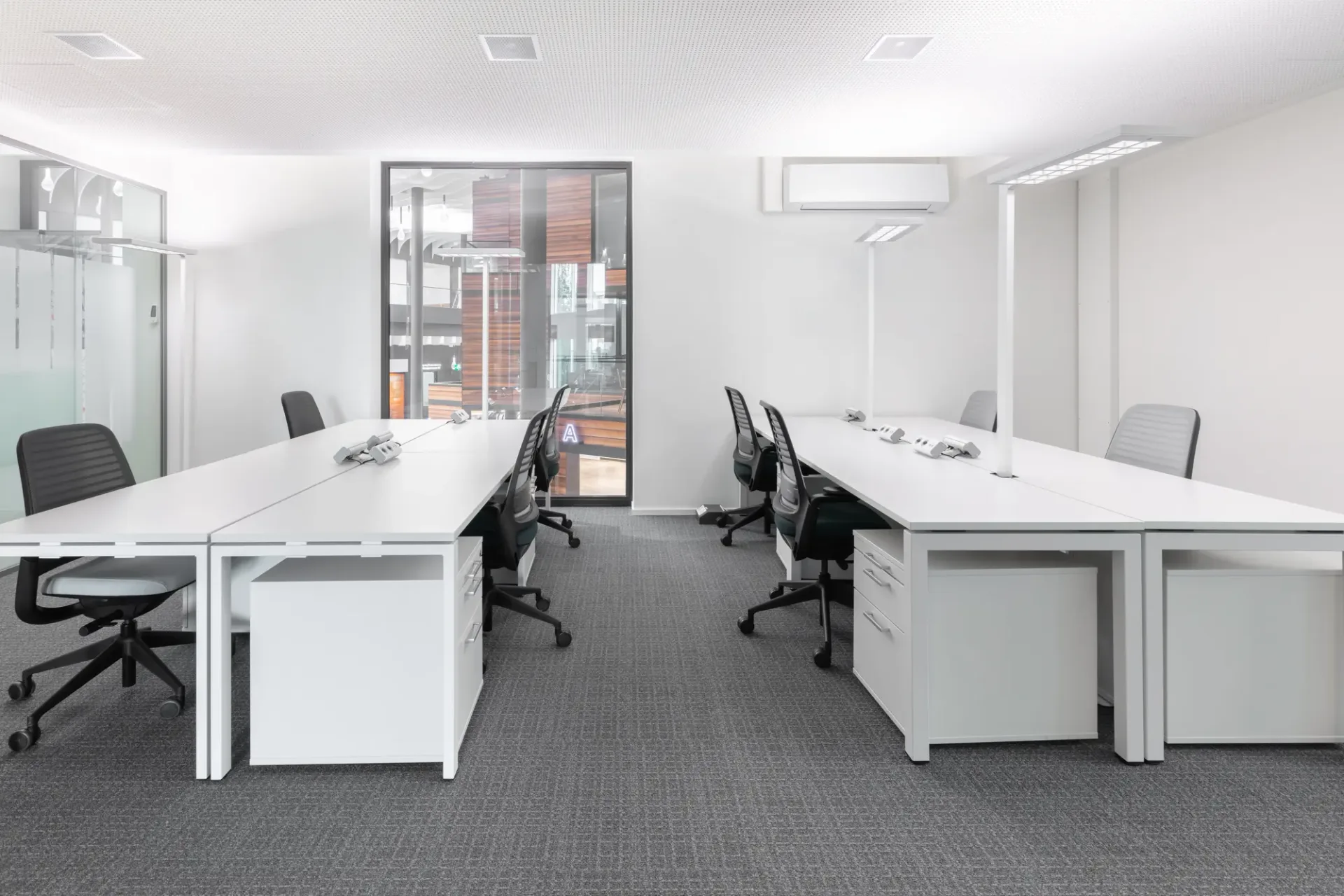 Privater Büroraum für 15 in Regus Stücki Village