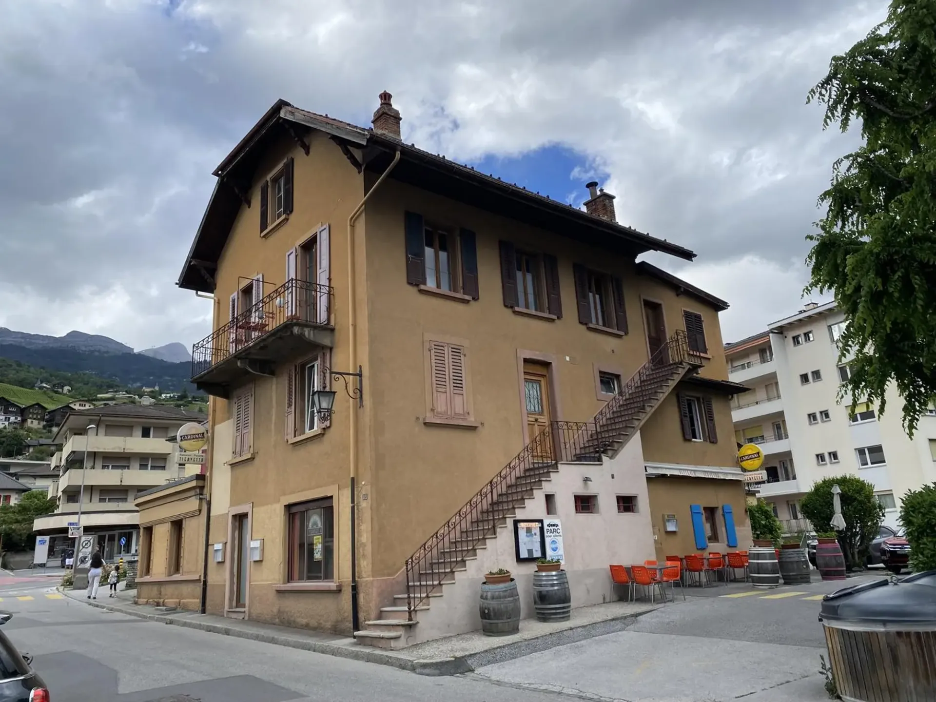 Sierre Dachgeschoß-Duplexwohnung im letzten Stock mit enormem Dachboden zur Ausnutzung