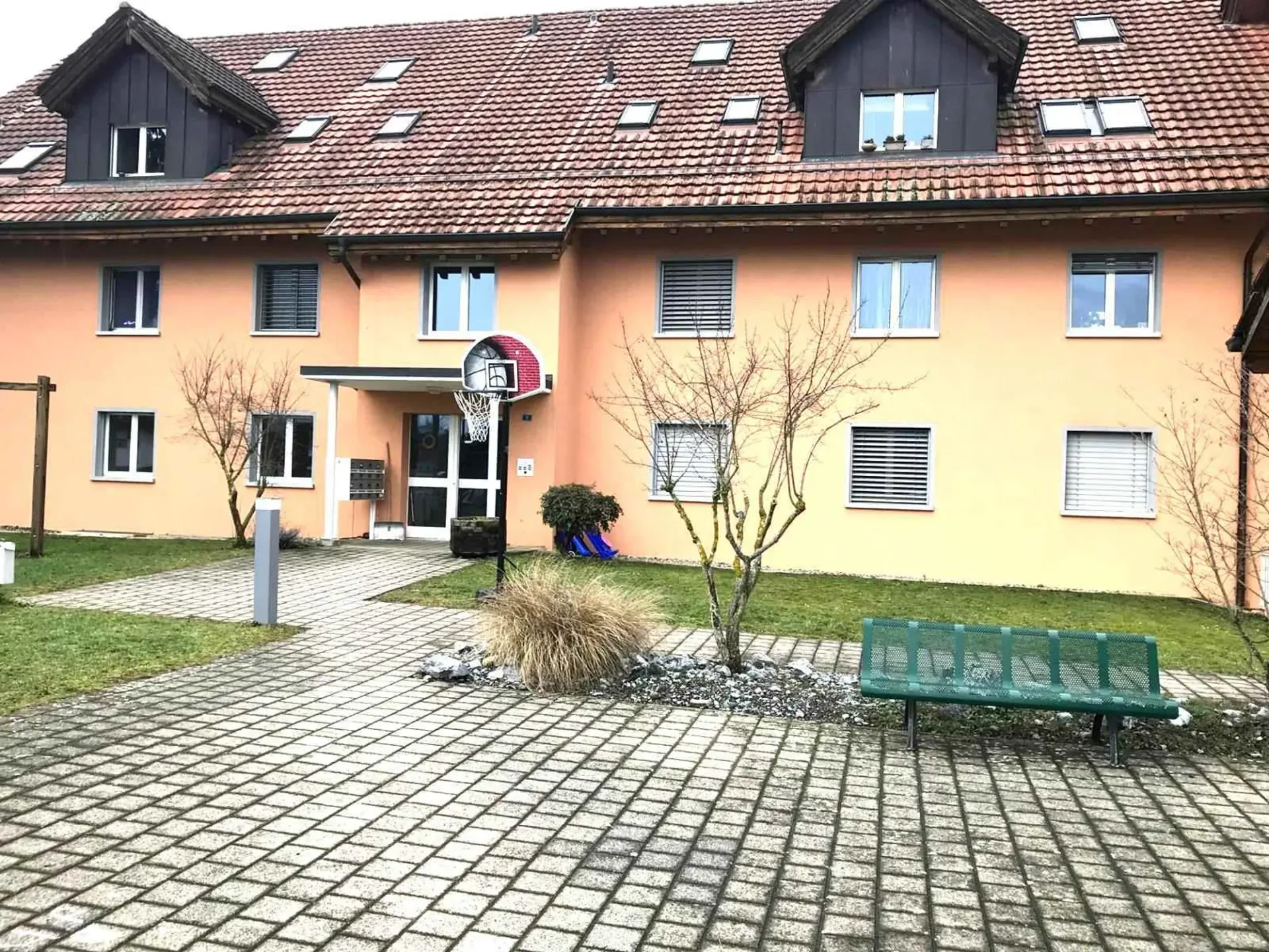 Attraktive 4.5-Zimmer-Wohnung im Erdgeschoss zu vermieten