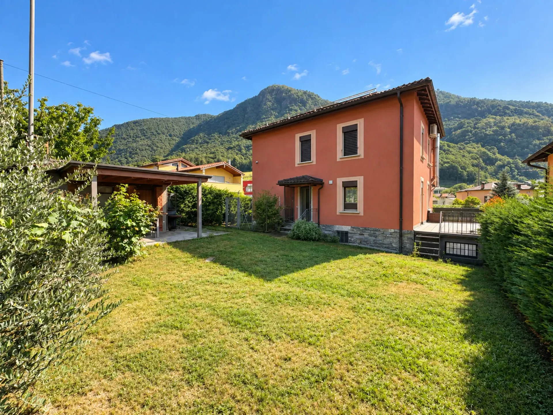 CASA SINGOLA CON GIARDINO
