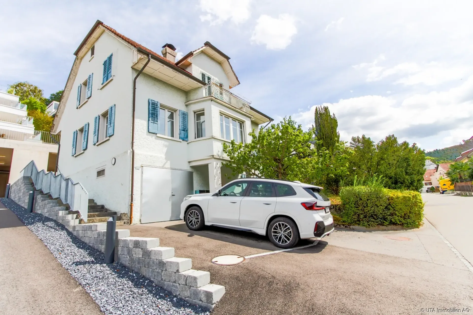 Zweifamilienhaus an zentraler Lage mit attraktivem Umbaupotenzial