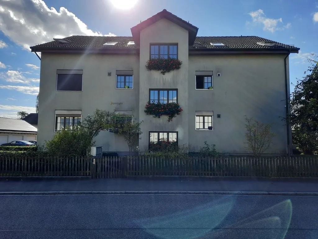 Originelle Dachwohnung wartet auf einen Nachfolger