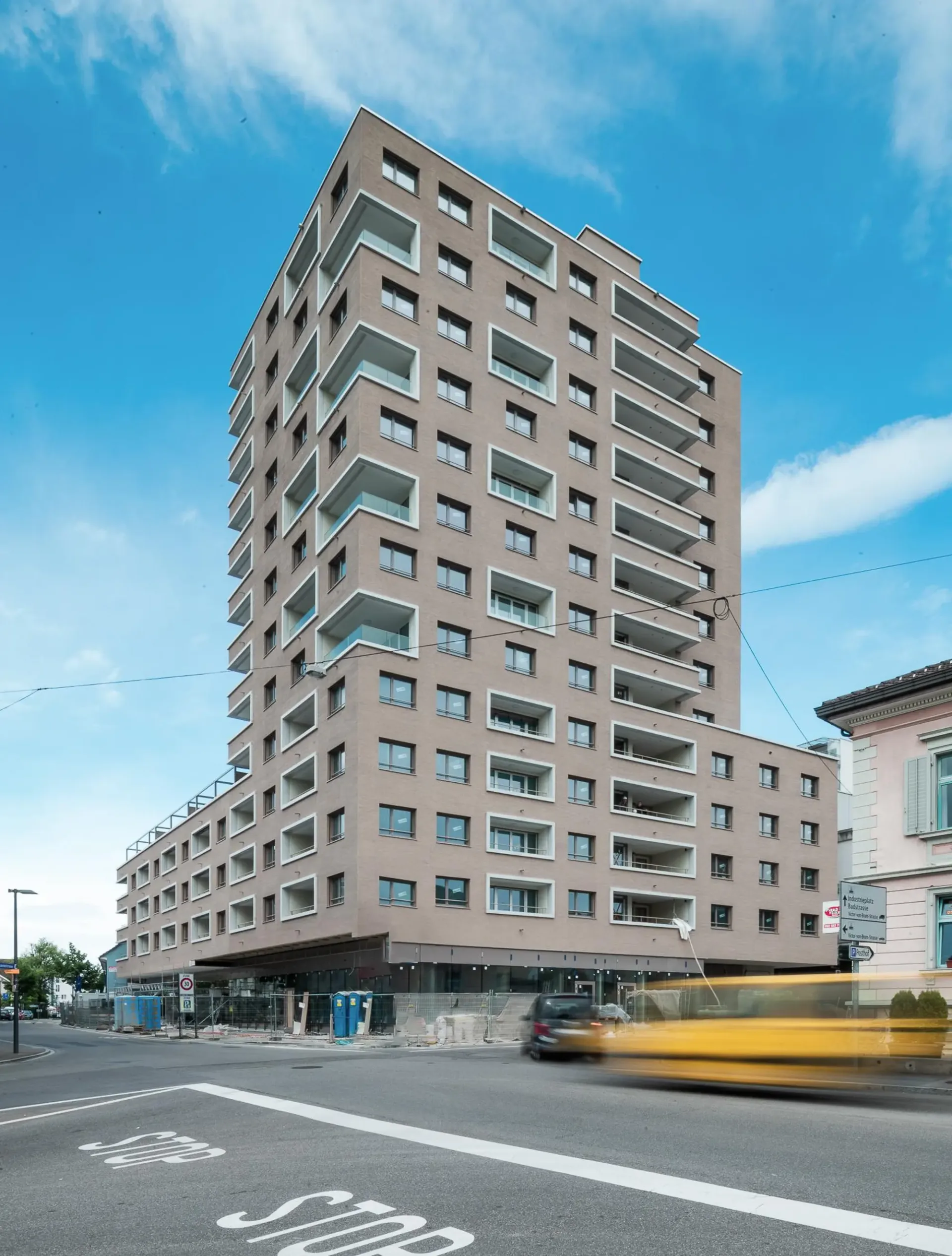 Neu Hausen in Neuhausen - moderne 3.5-Zimmer-Wohnung mit atemberaubender Aussicht