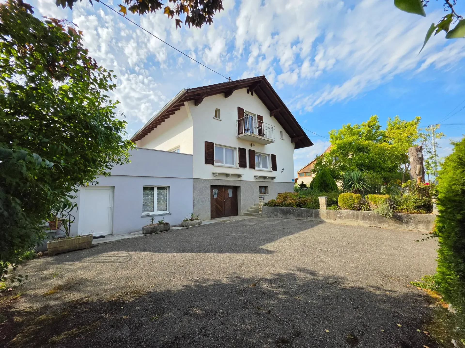 Casa bifamiliare su 8 are