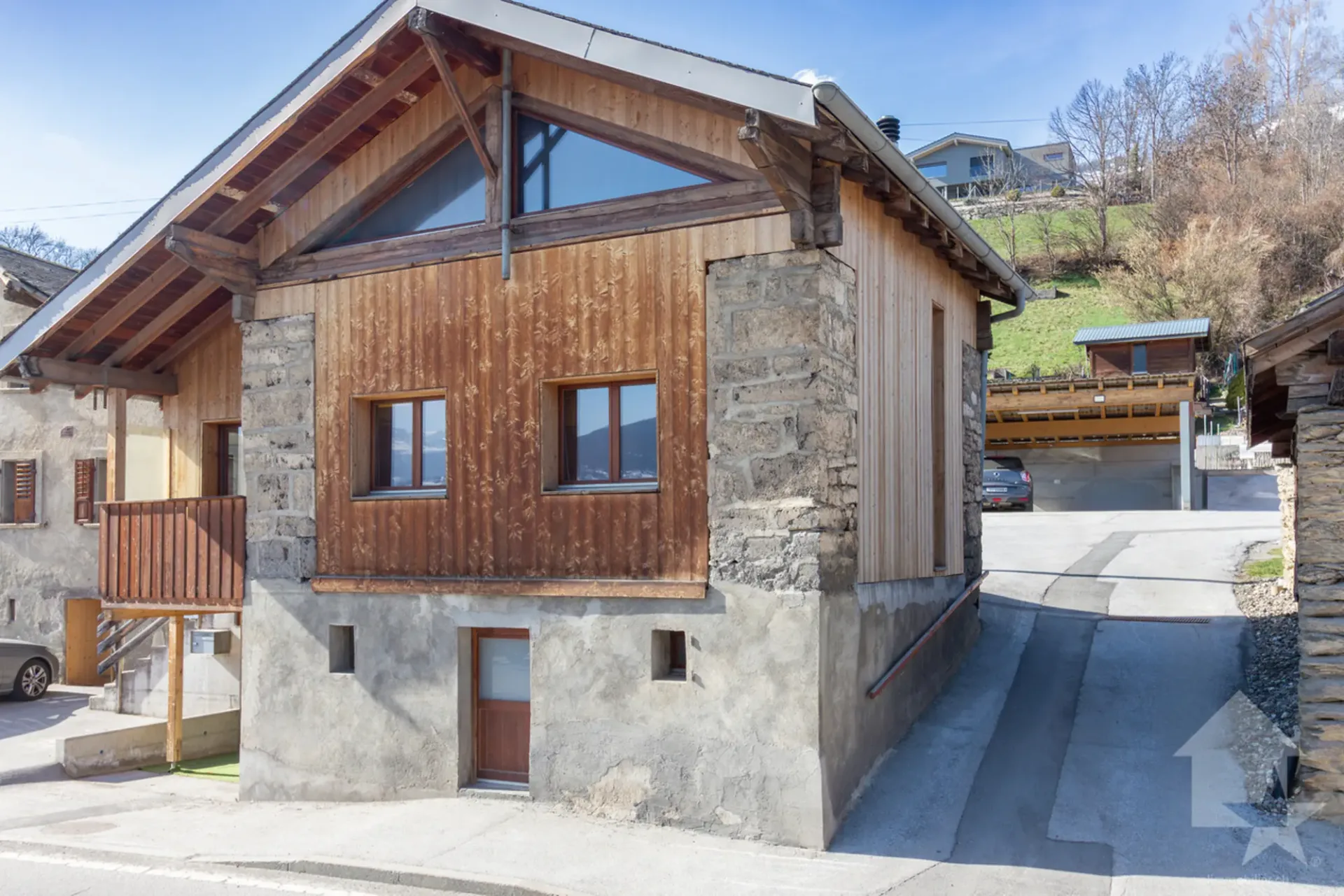 Grange rénovée de 4.5 pièces de 107 m2 habitables avec jardin de 40 m2
