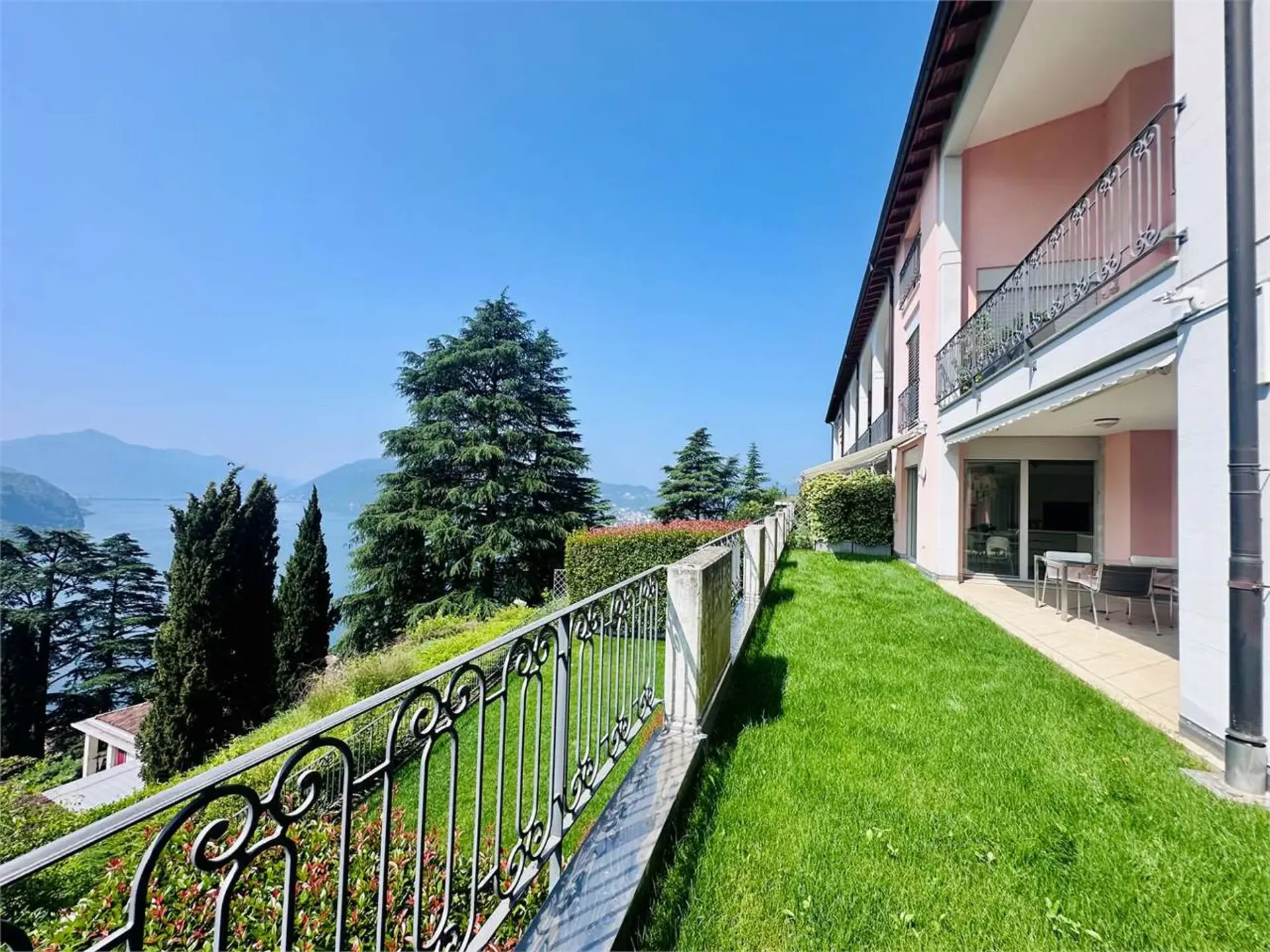 RUVIGLIANA - Elegantes Duplex mit Gartensicht auf den See