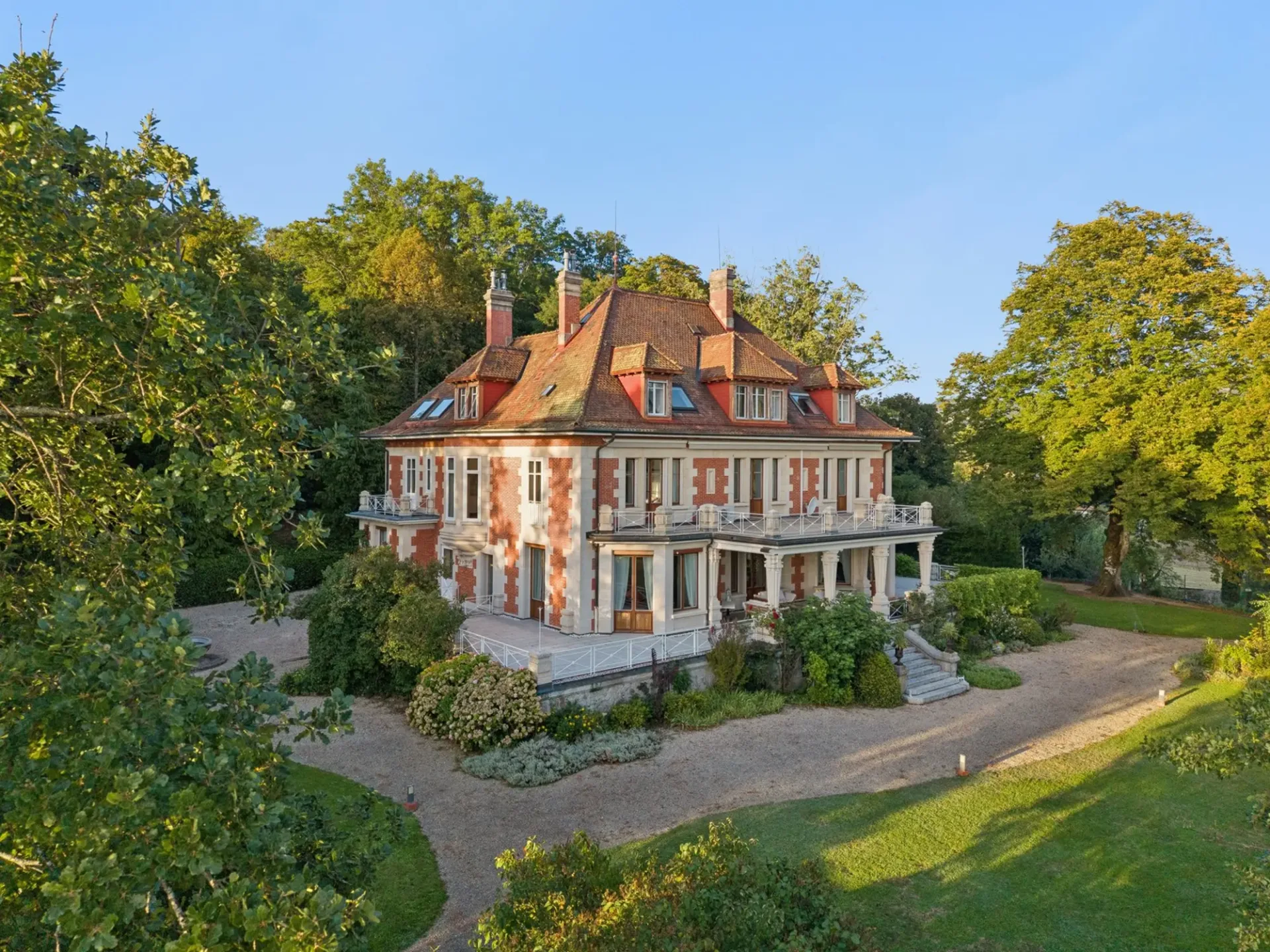 Lavaux: villa iconica, vista Lago di Ginevra e Alpi, tenuta di quasi 1,6 ha
