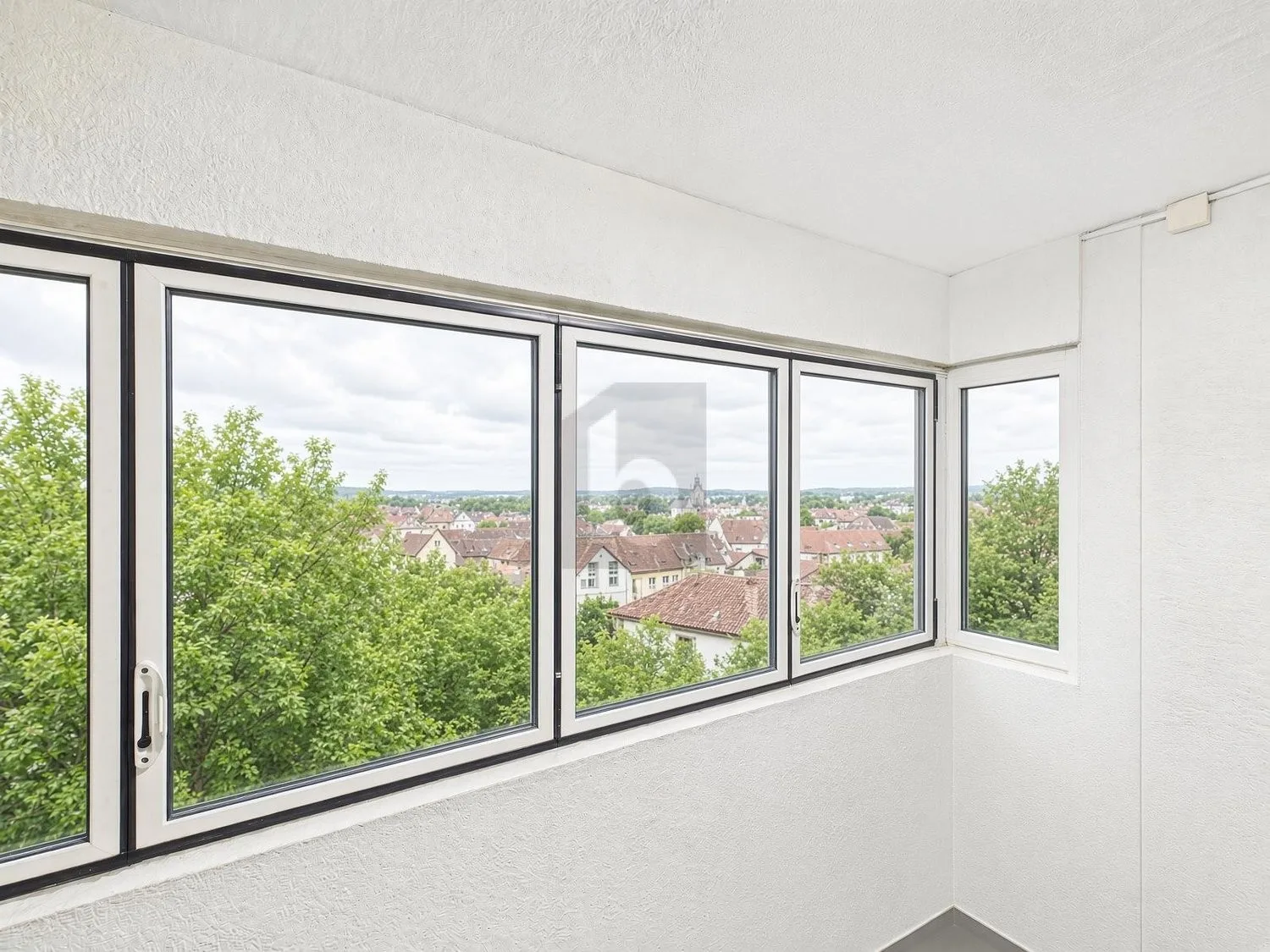 SONNIG UND GRÜN MIT WEITBLICK