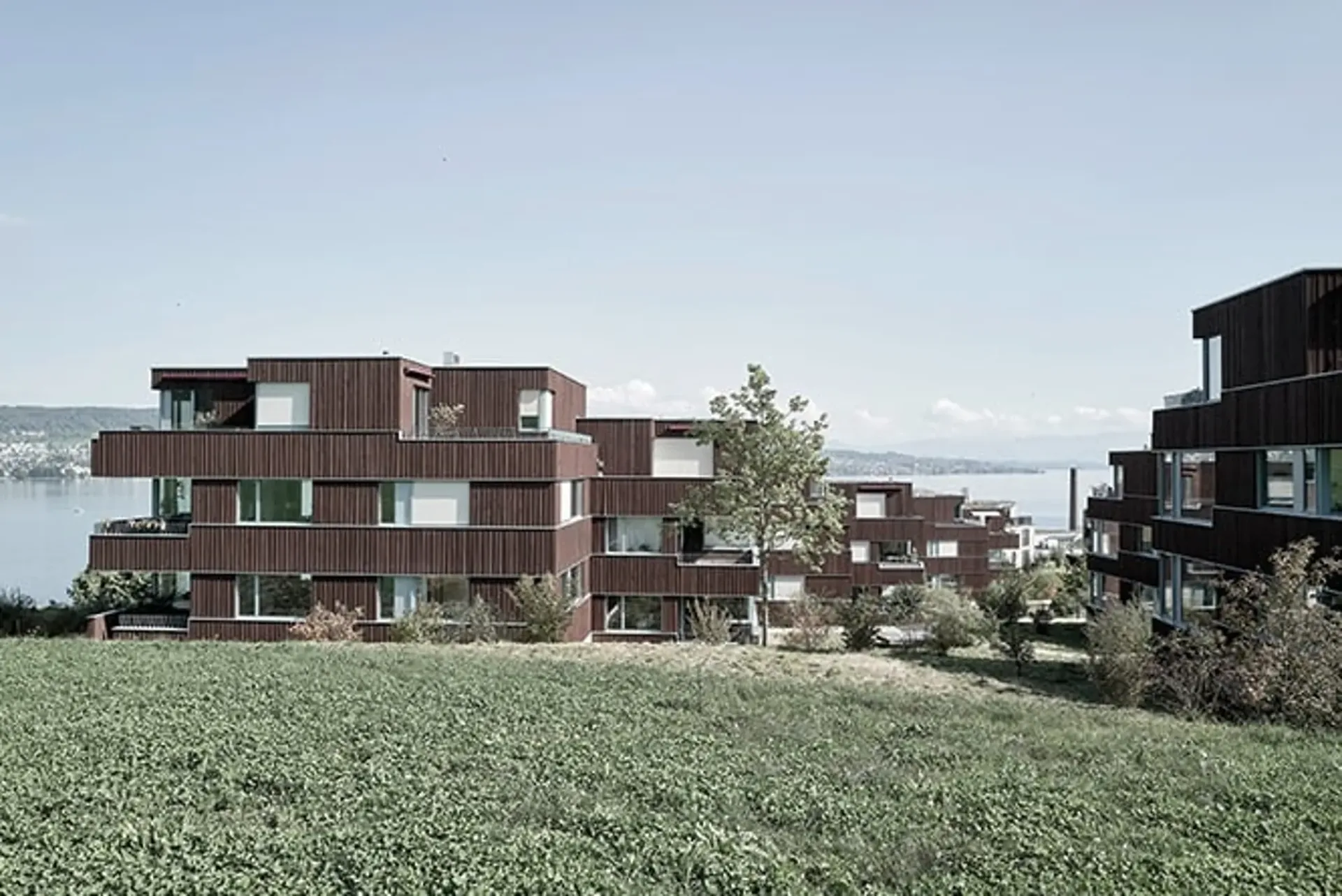 Moderne Attikawohnung mit schöner See- und Bergsicht