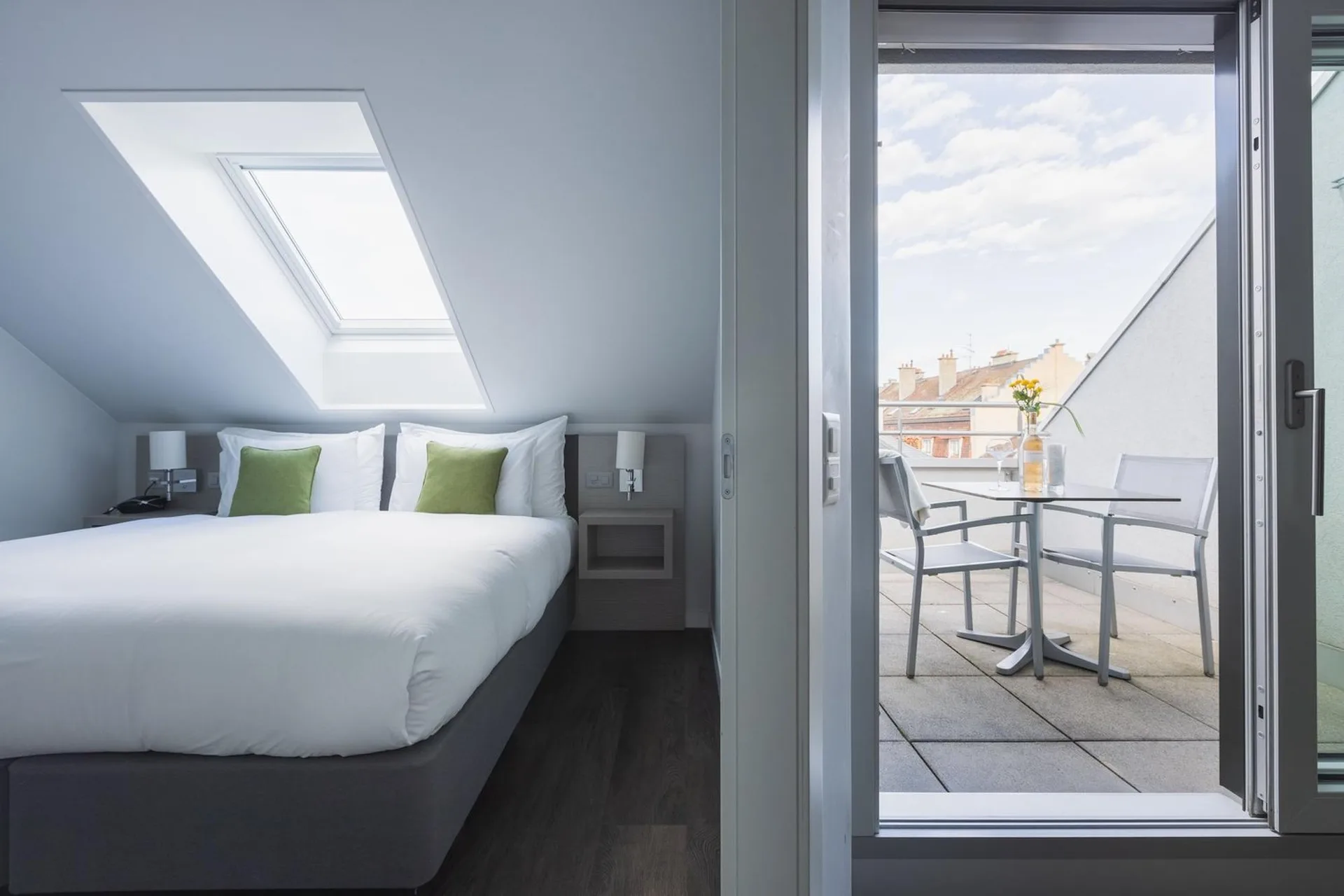 Charming 2-room apartment in Nyon, available immediately
