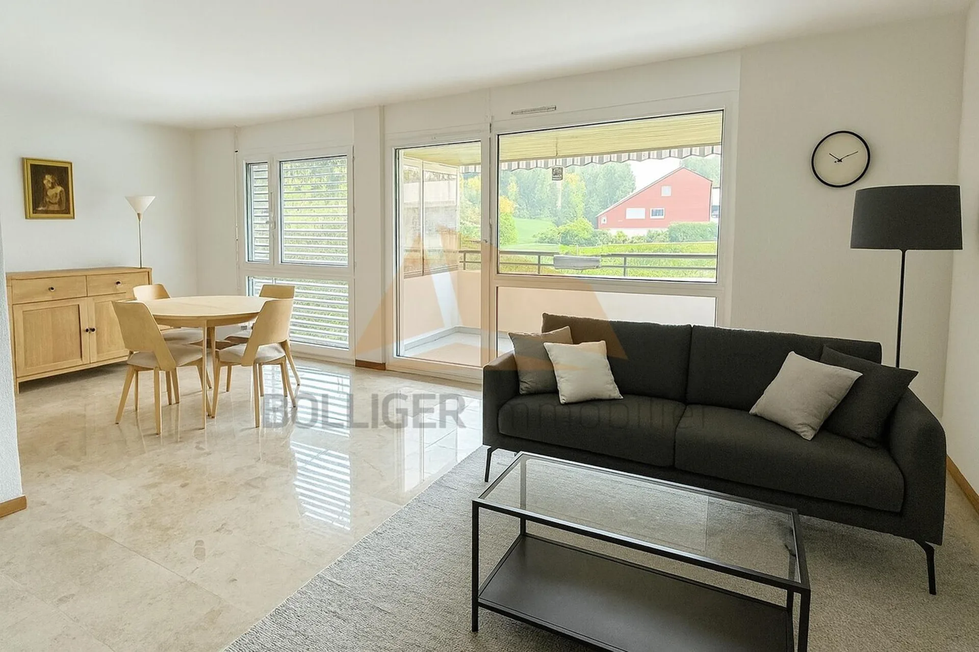 Zu Verkaufen 4,5-Zimmer-Wohnung mit 138 m2 und Doppelgarage