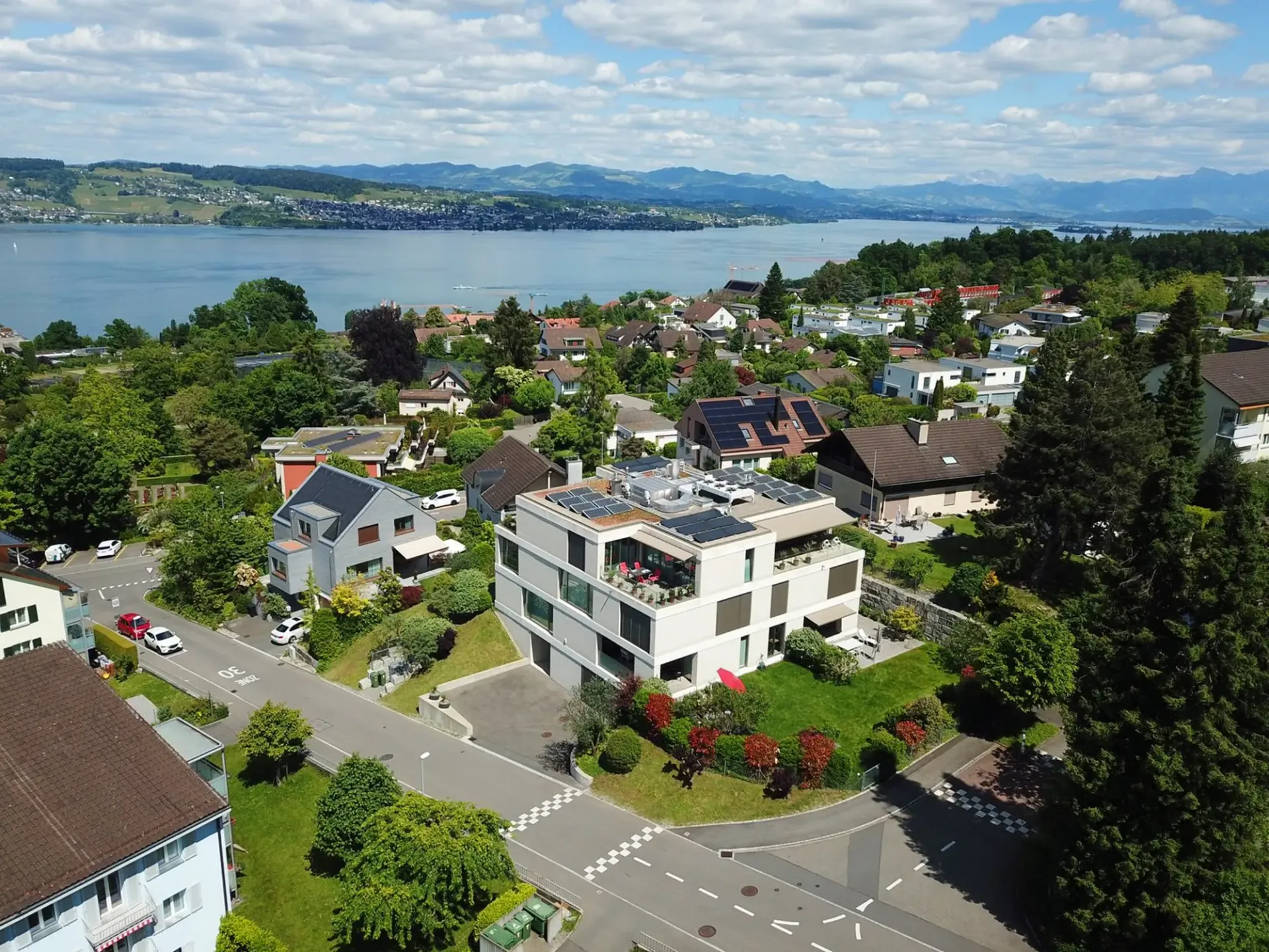 Stilvolle 4½-Zimmer Gartenwohnung mit teils Seesicht in Wädenswil