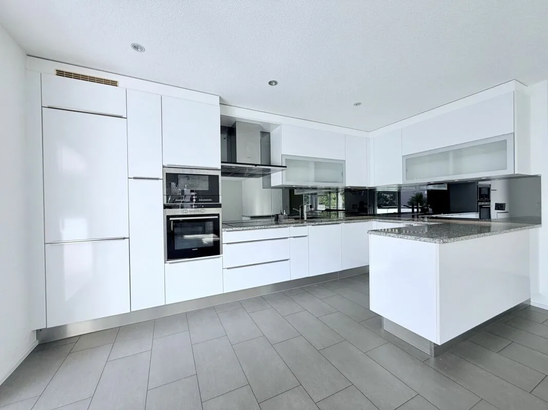 RAUM & KOMFORT | 4.5 ZIMMER MIT GROßER TERRASSE VON 18 M² IN BOUDRY