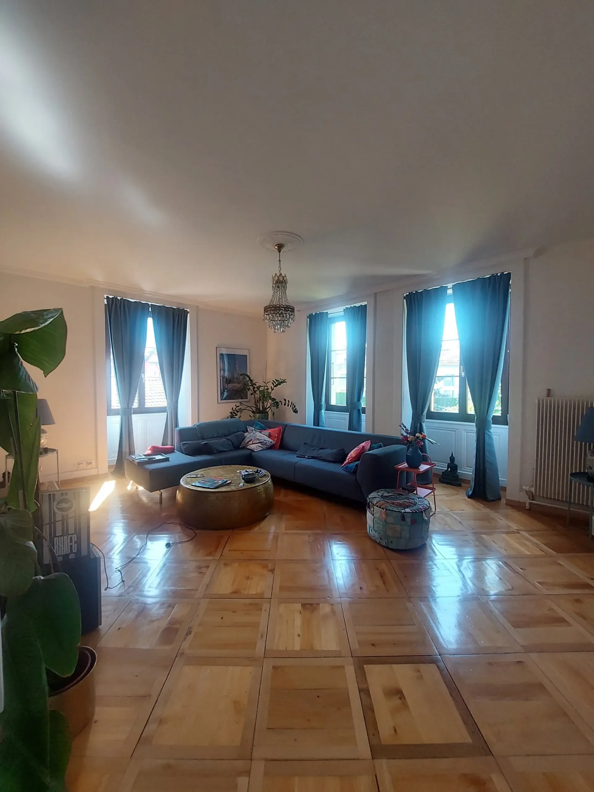 5-Zimmer-Wohnung im 1. Stock