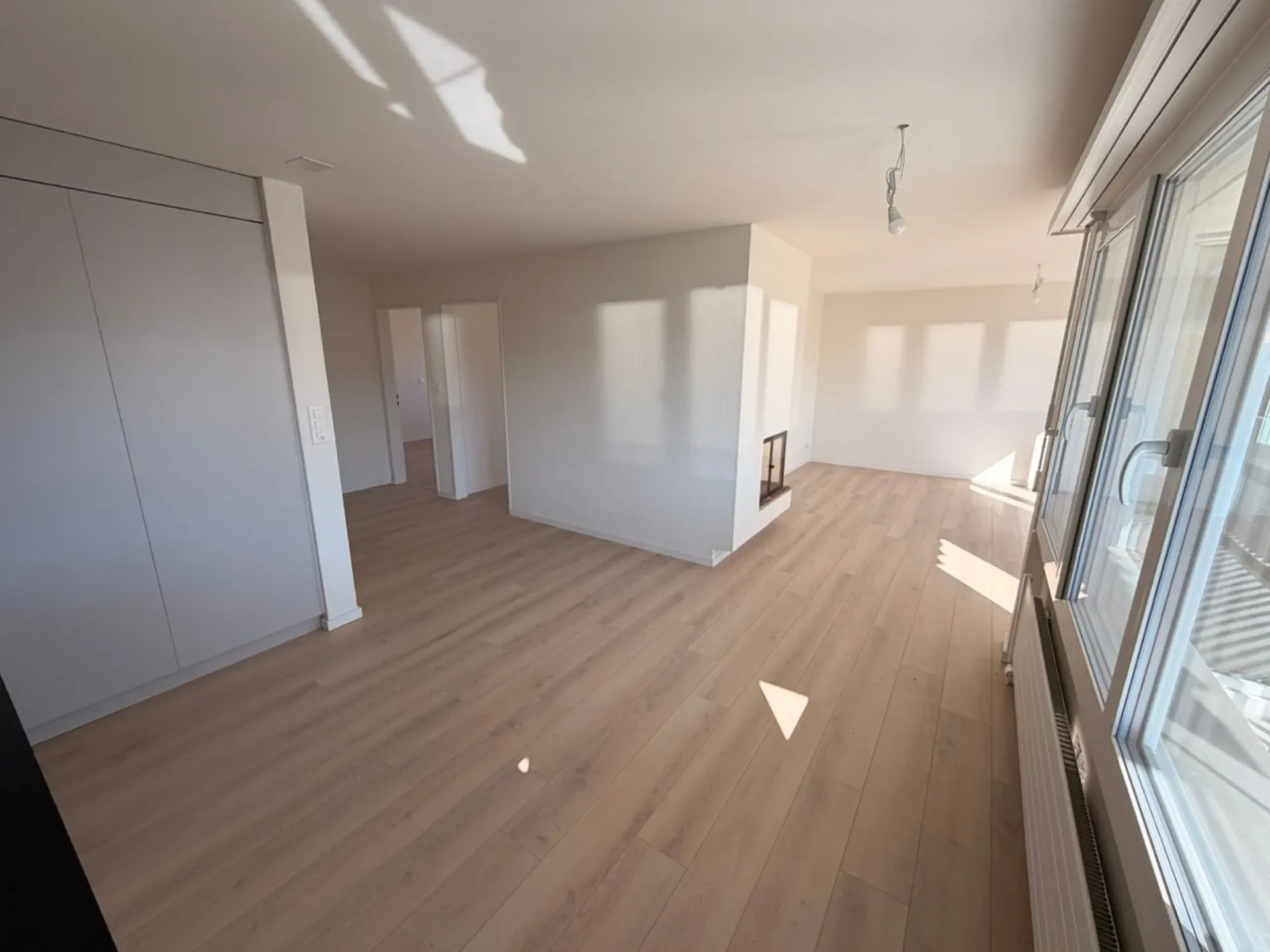 Appartamento luminoso 3.5 locali con balcone e camino ad Au SG