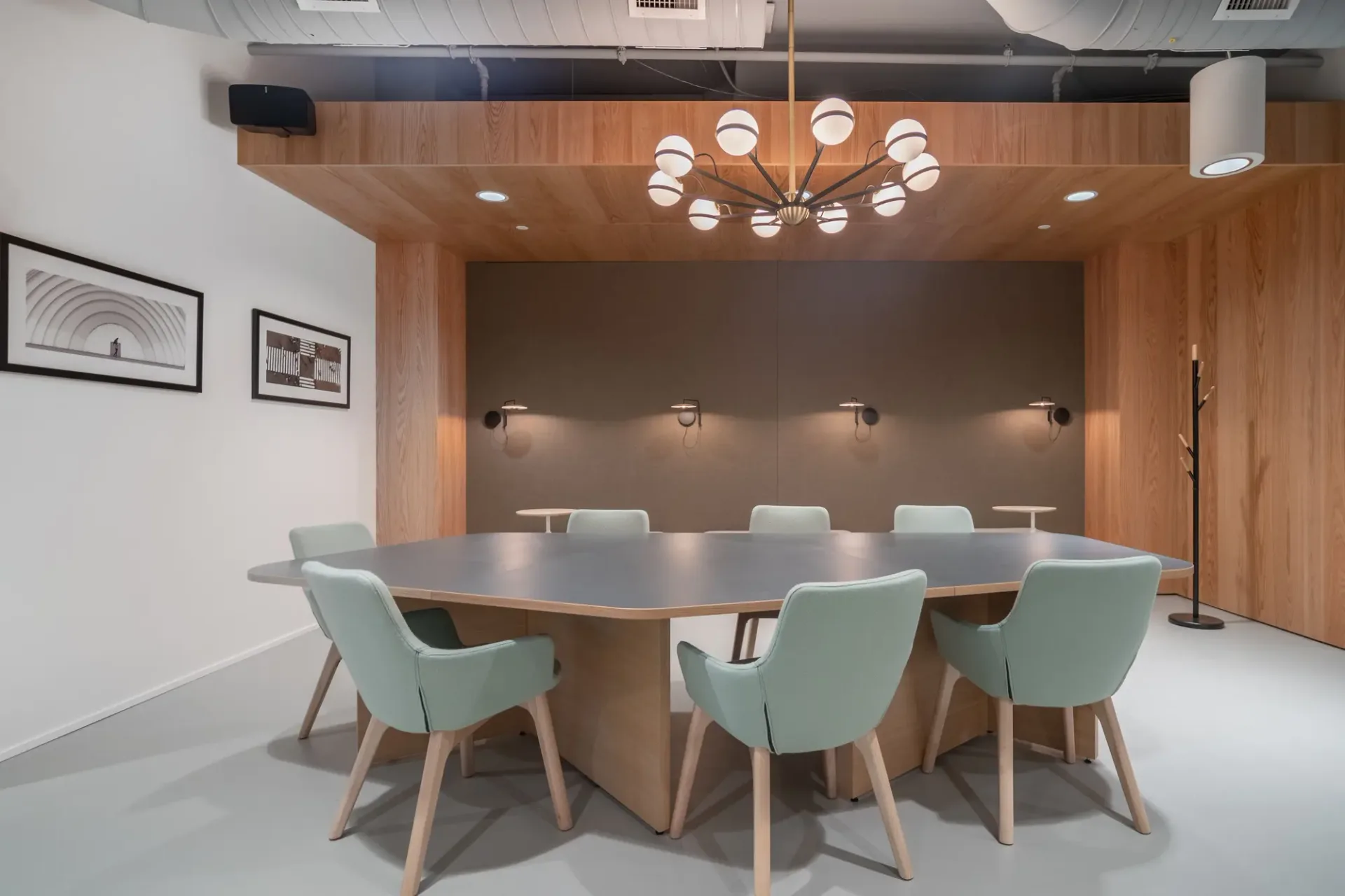 Büro-Design für 10 Personen bei Spaces Cocoon Bussigny